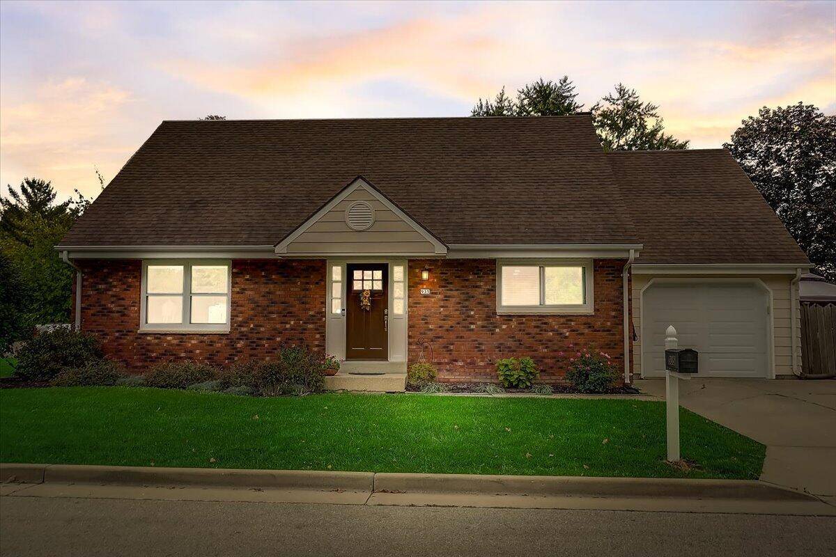 Oconomowoc, WI 53066,935 N Roosevelt Ave
