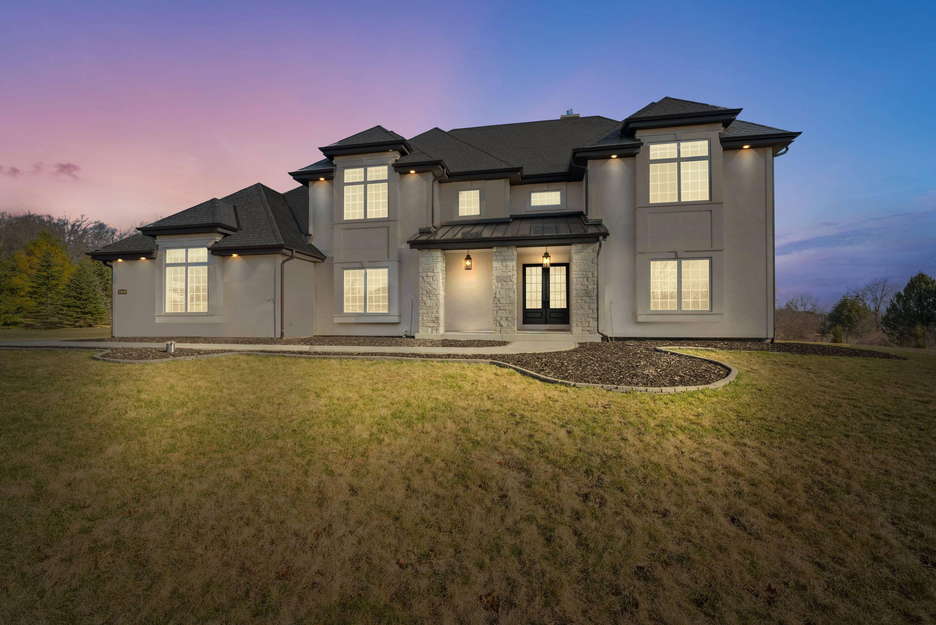 Mequon, WI 53097,14195 N Twin Oaks Ln