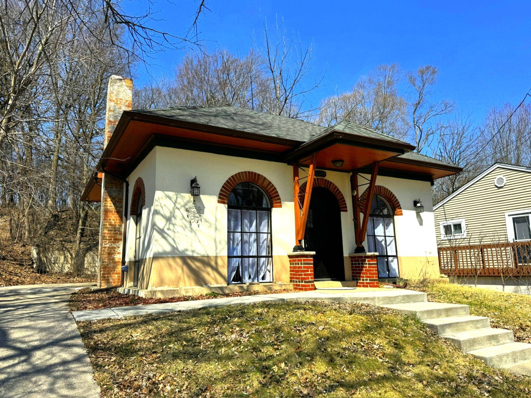 Hartland, WI 53029,614 W Capitol Dr