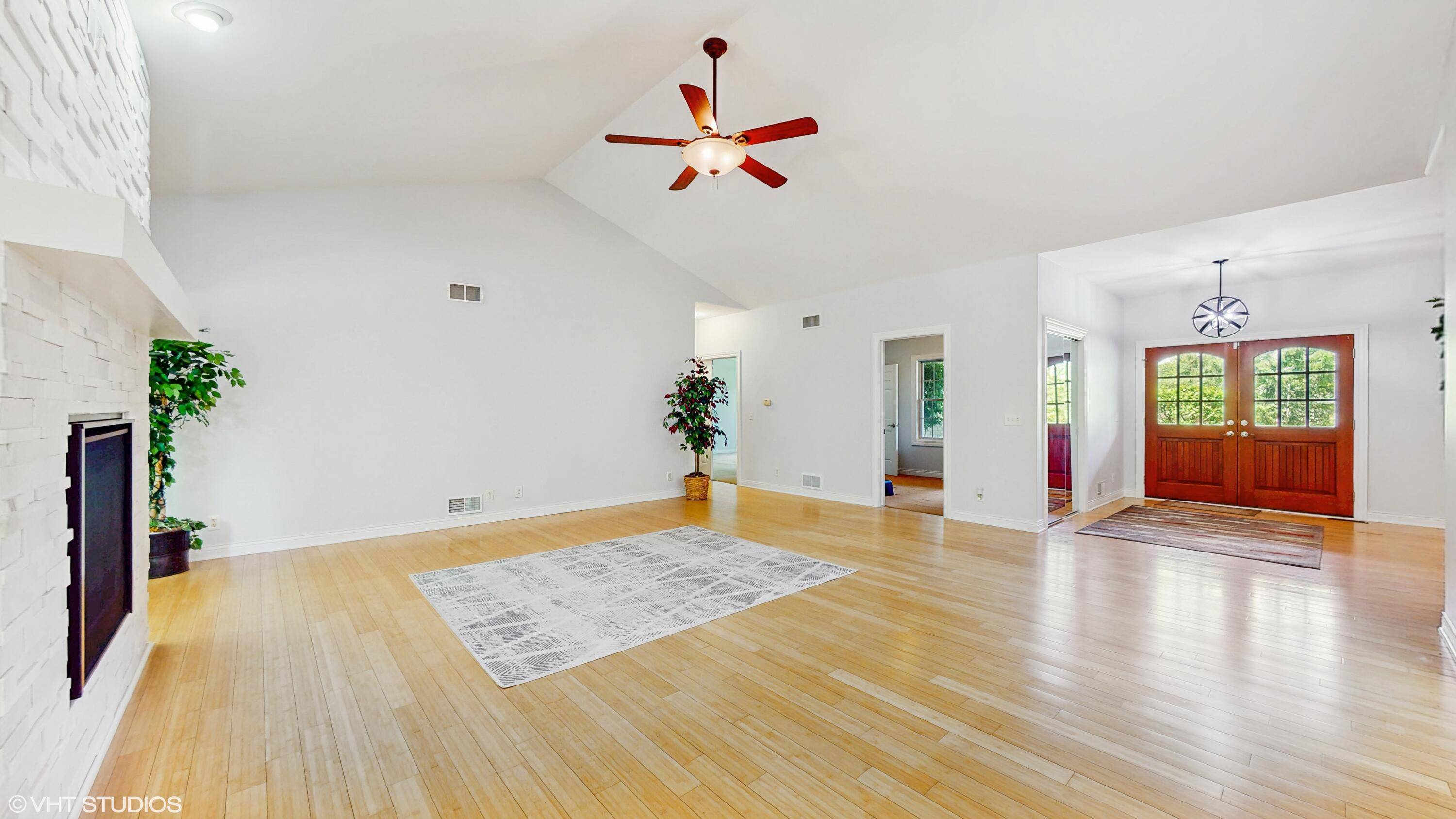 Lyons, WI 53147,2917 Bridlepath Ct