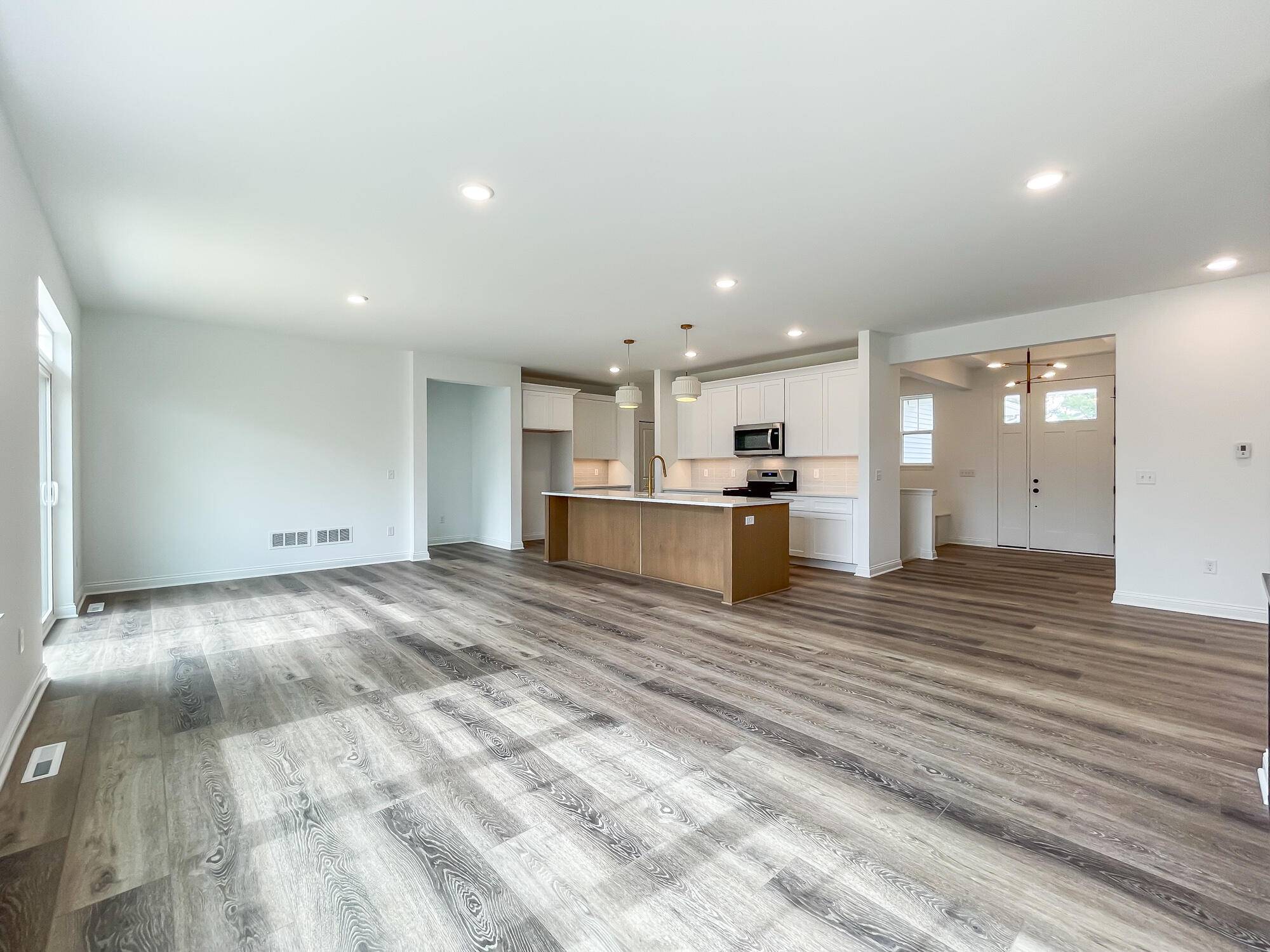 Delavan, WI 53115,613 Arbor Ridge Dr