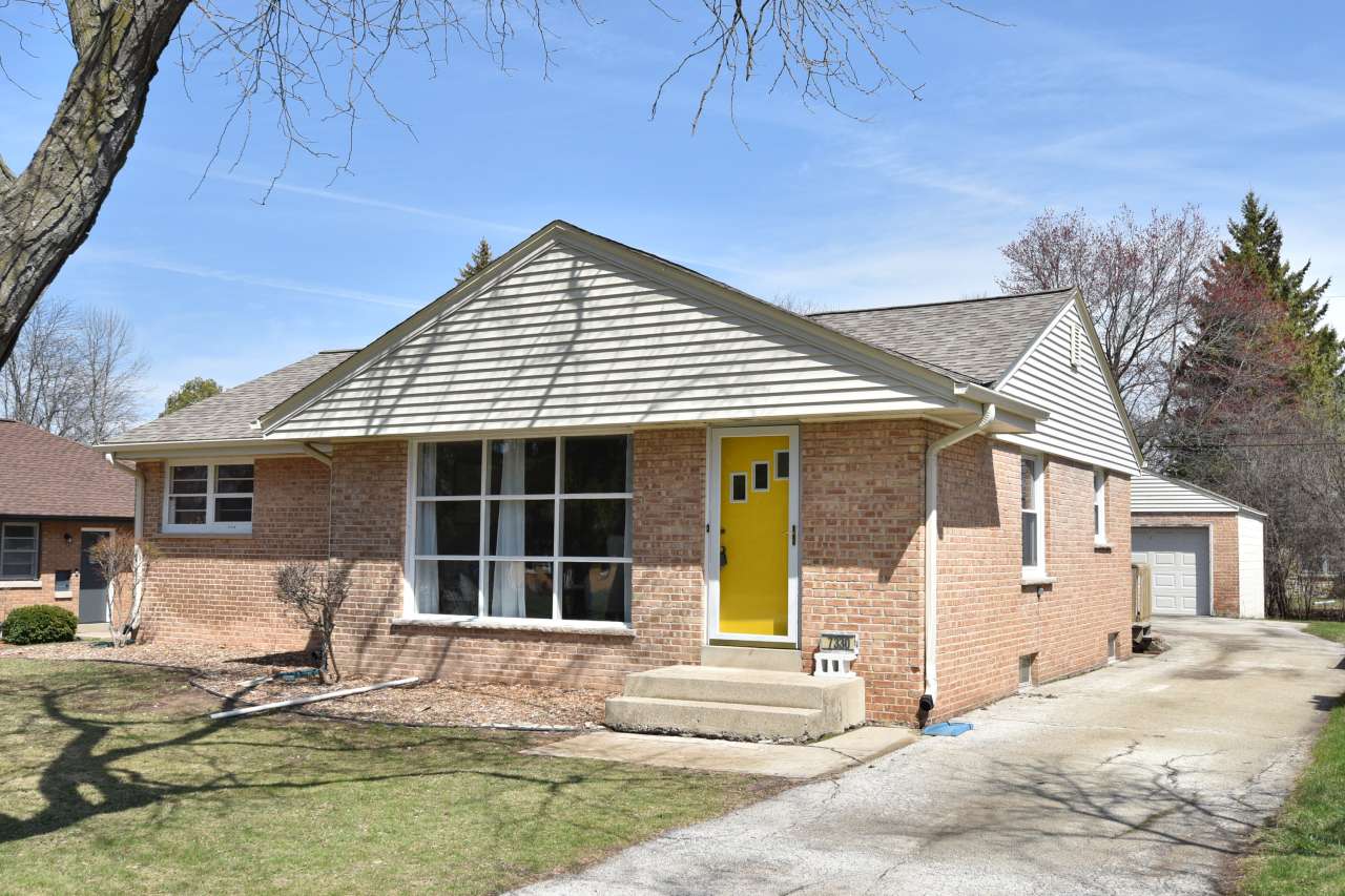 Fox Point, WI 53217,7330 N Navajo Rd