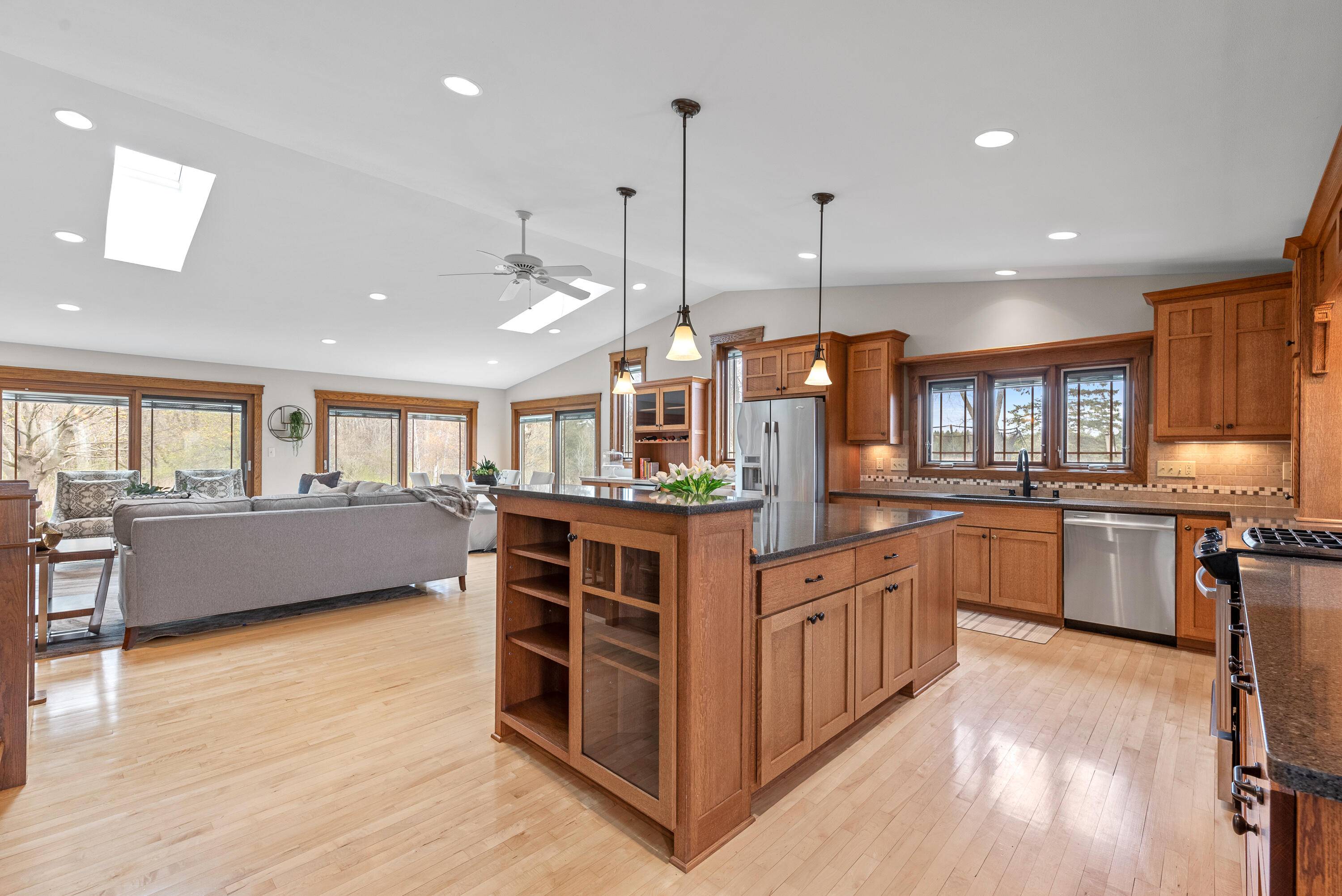 Grafton, WI 53024,415 Lake Bluff Ln