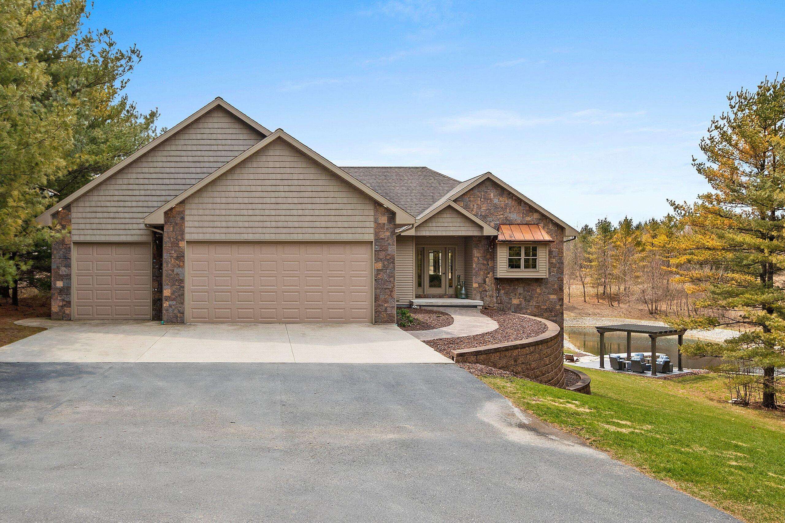 Schleswig, WI 53042,20921 Point Creek Rd