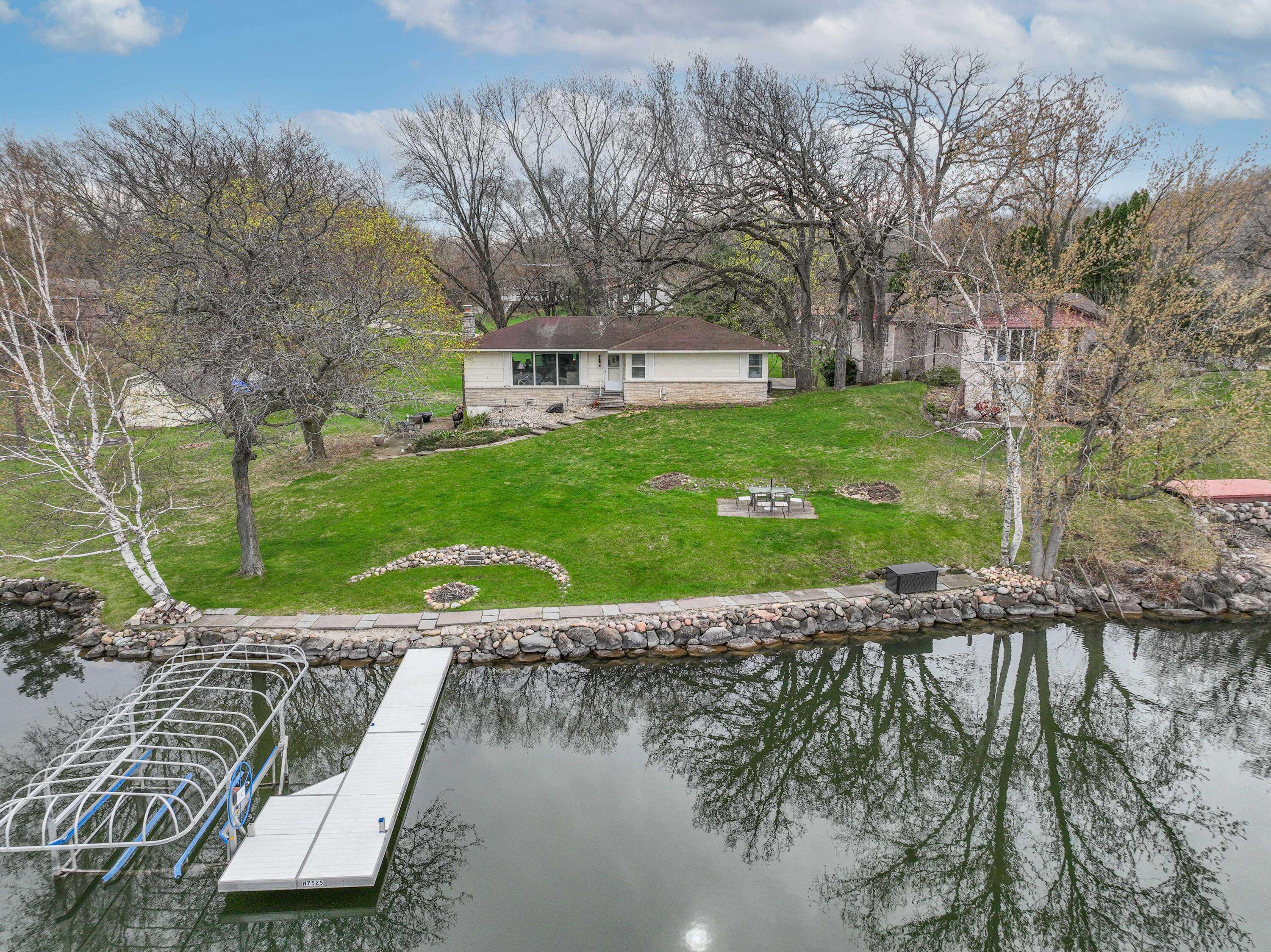 Whitewater, WI 53190,N7525 E Lakeshore Dr