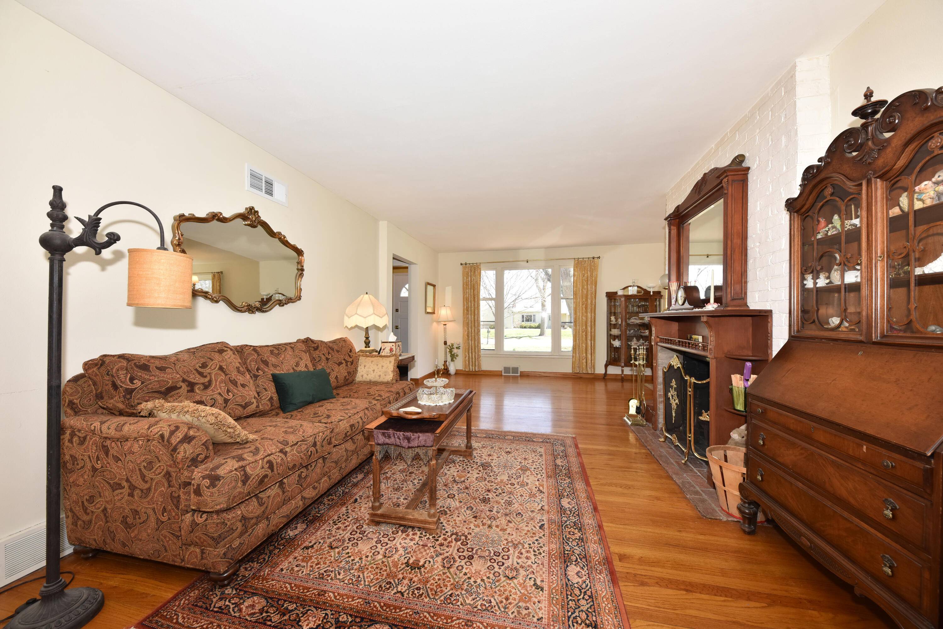 Fox Point, WI 53217,8119 N Poplar Dr