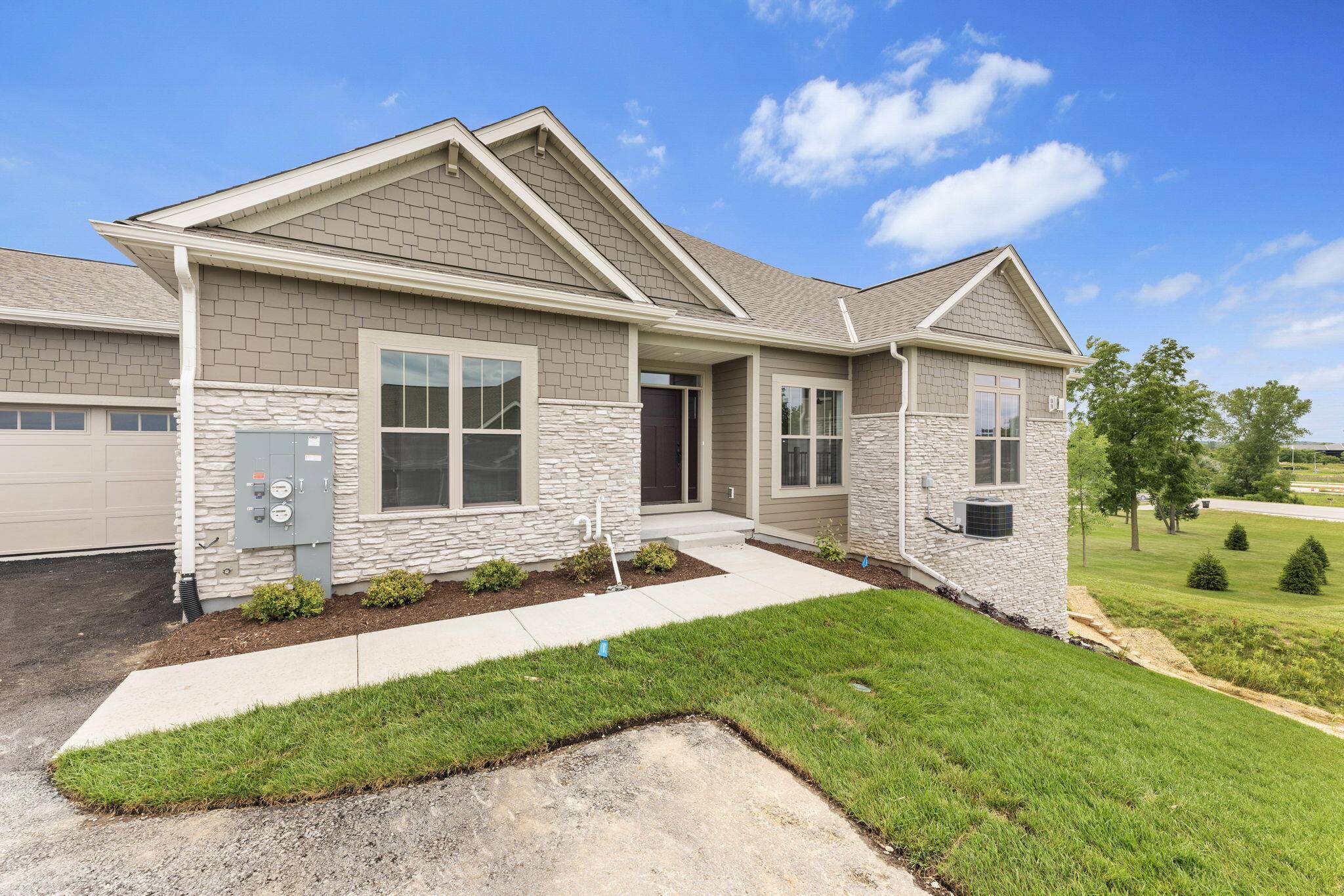 Pewaukee, WI 53072,N28W25285 Madeline Blvd Unit -A Bldg 14 Unit 52
