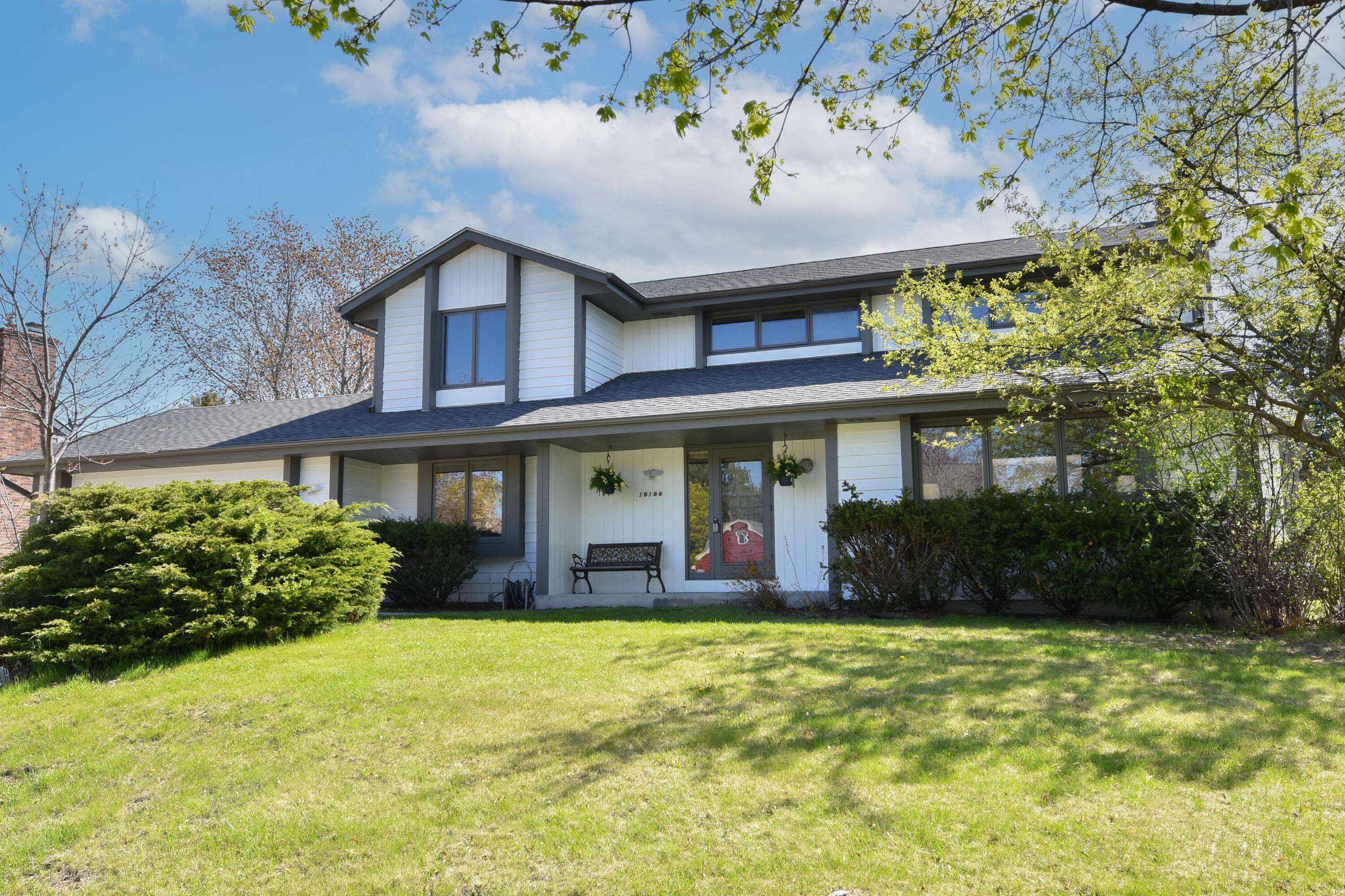 Mequon, WI 53097,10100 N Foxkirk Dr