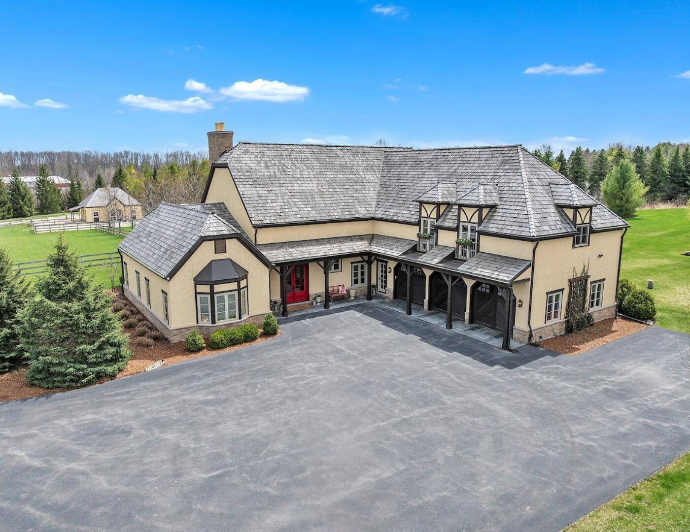 Mequon, WI 53097,10475 W Hawthorne Rd
