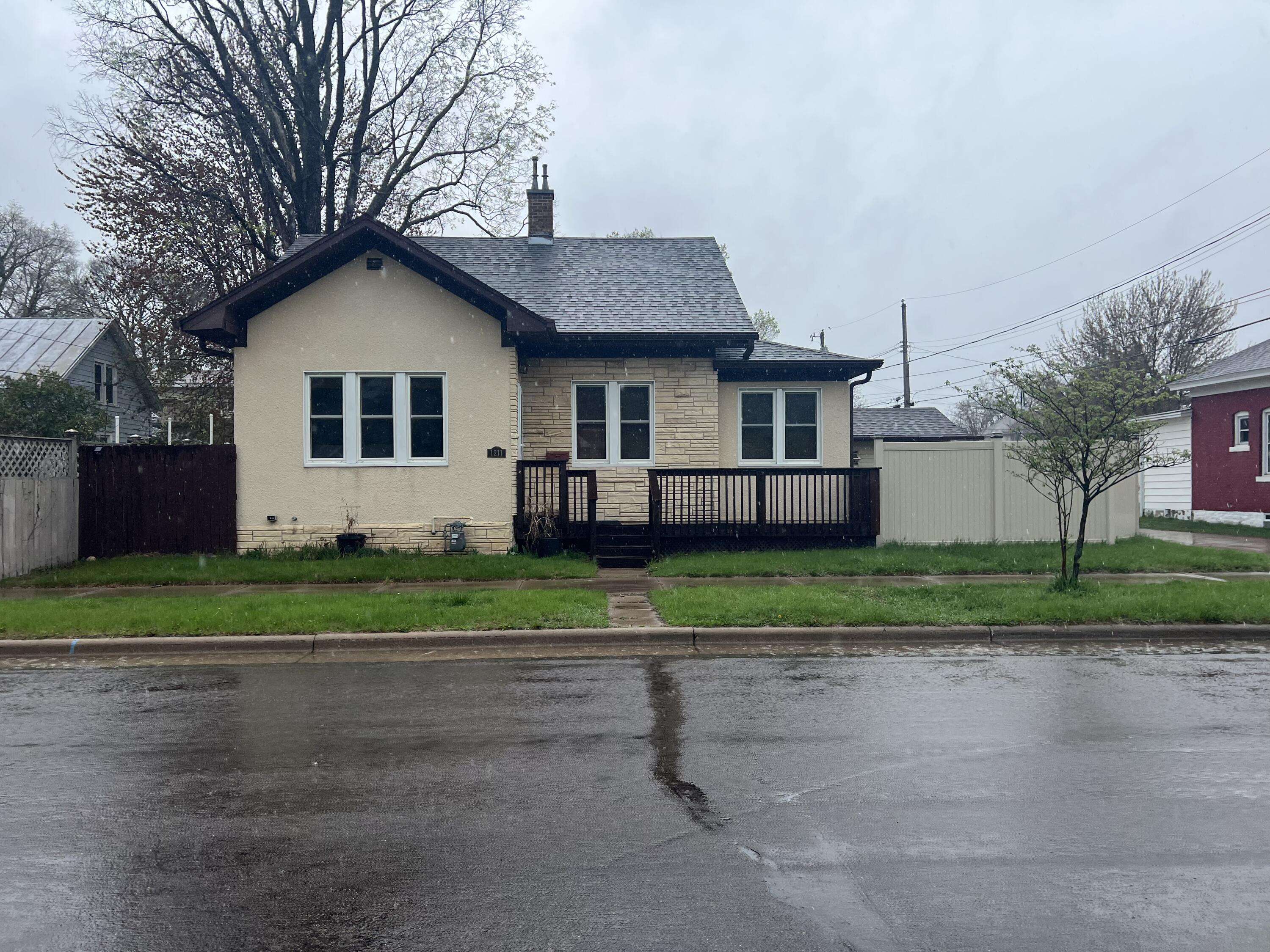 La Crosse, WI 54601,1211 13th St S