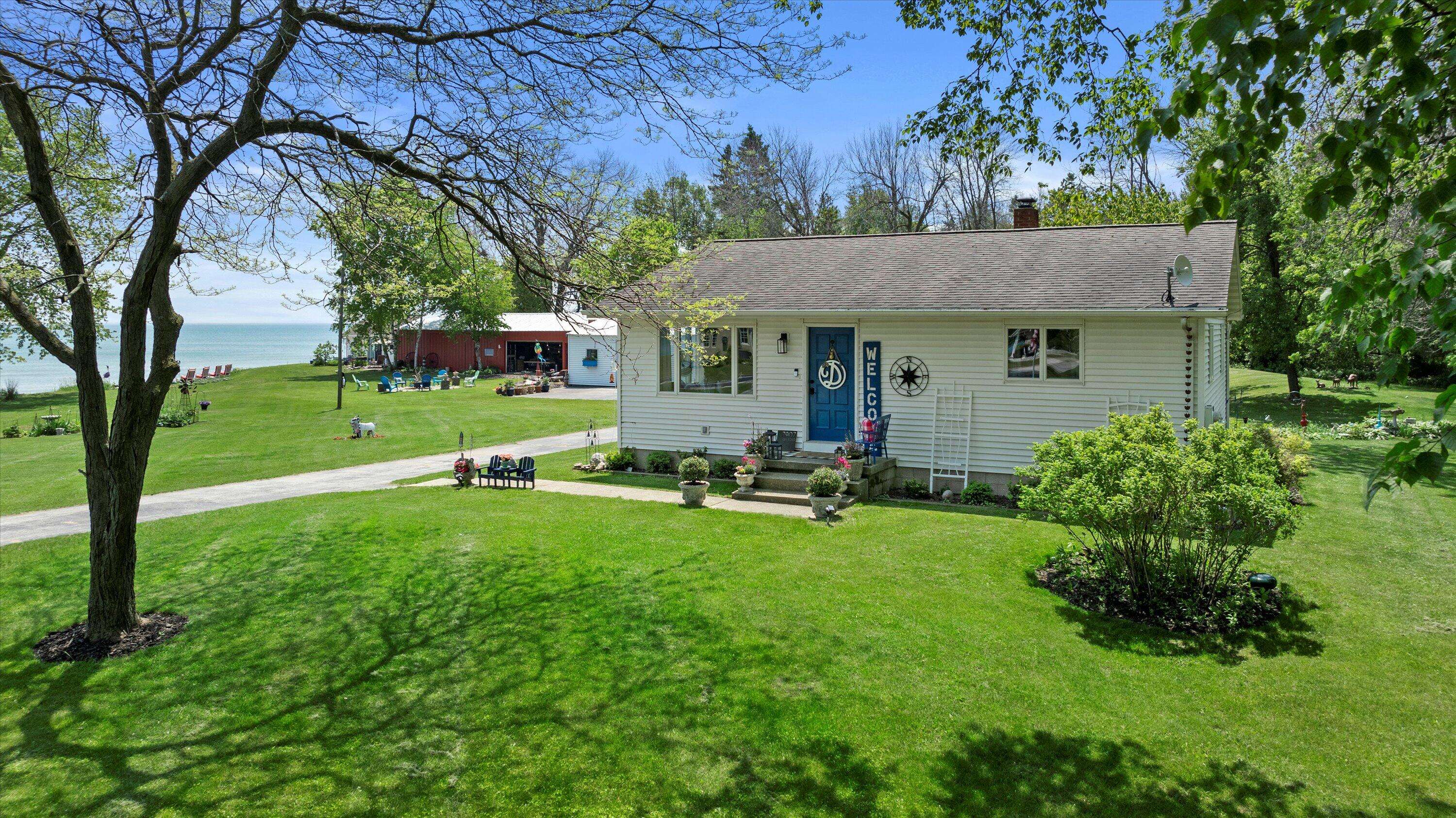 Two Creeks, WI 54241,7907 Irish Rd