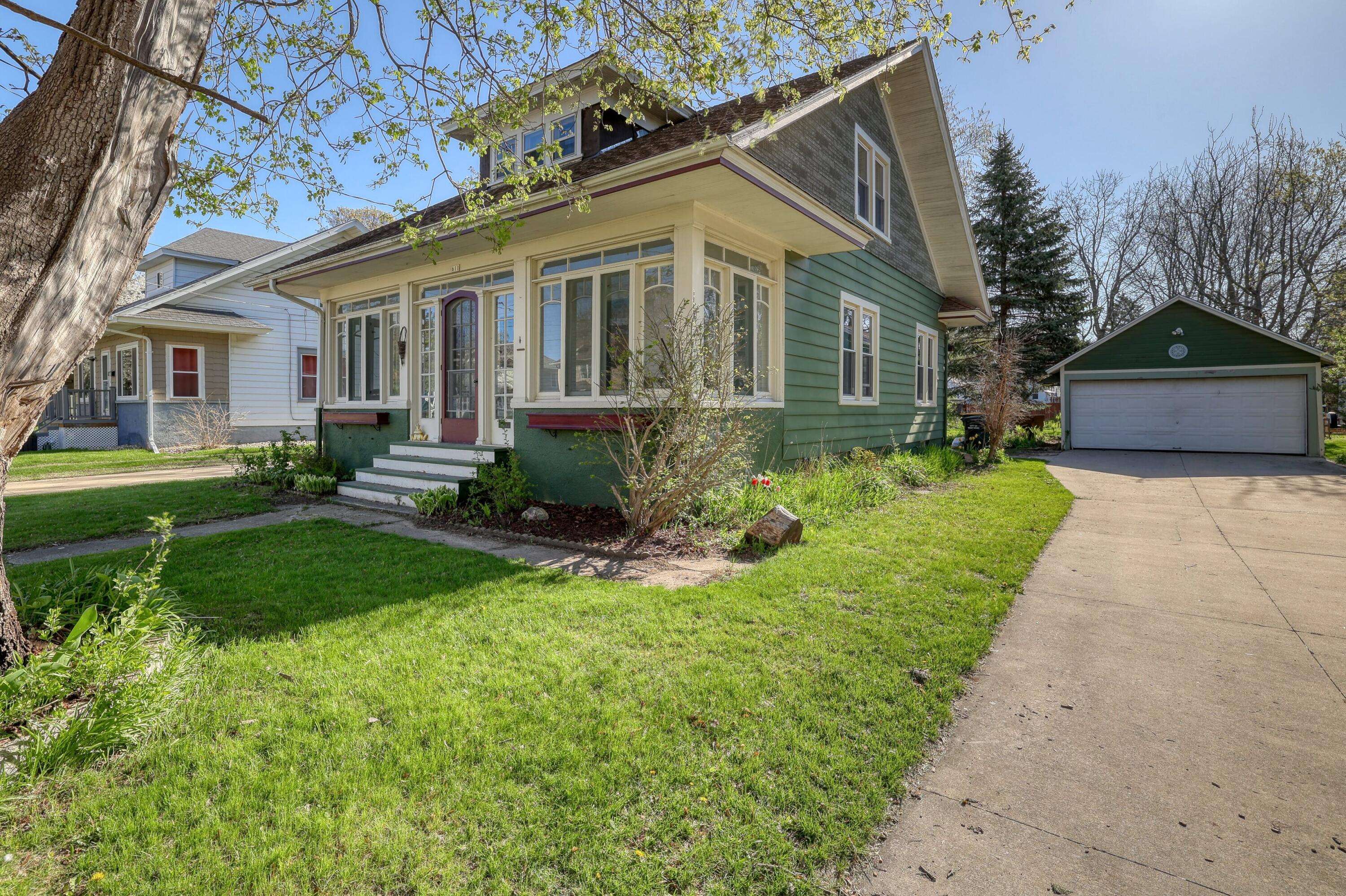 West Bend, WI 53090,611 North St
