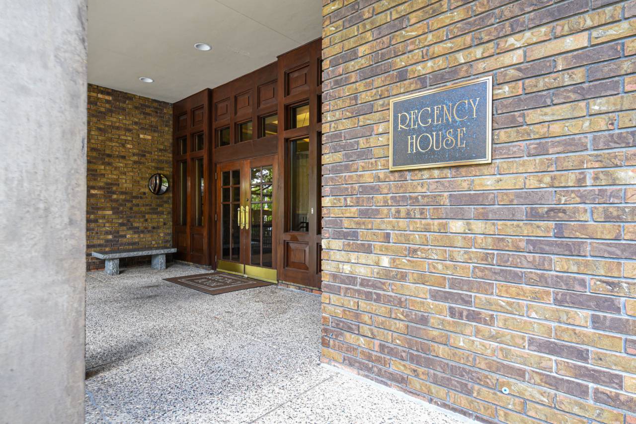 Milwaukee, WI 53202,929 N Astor St Unit 605