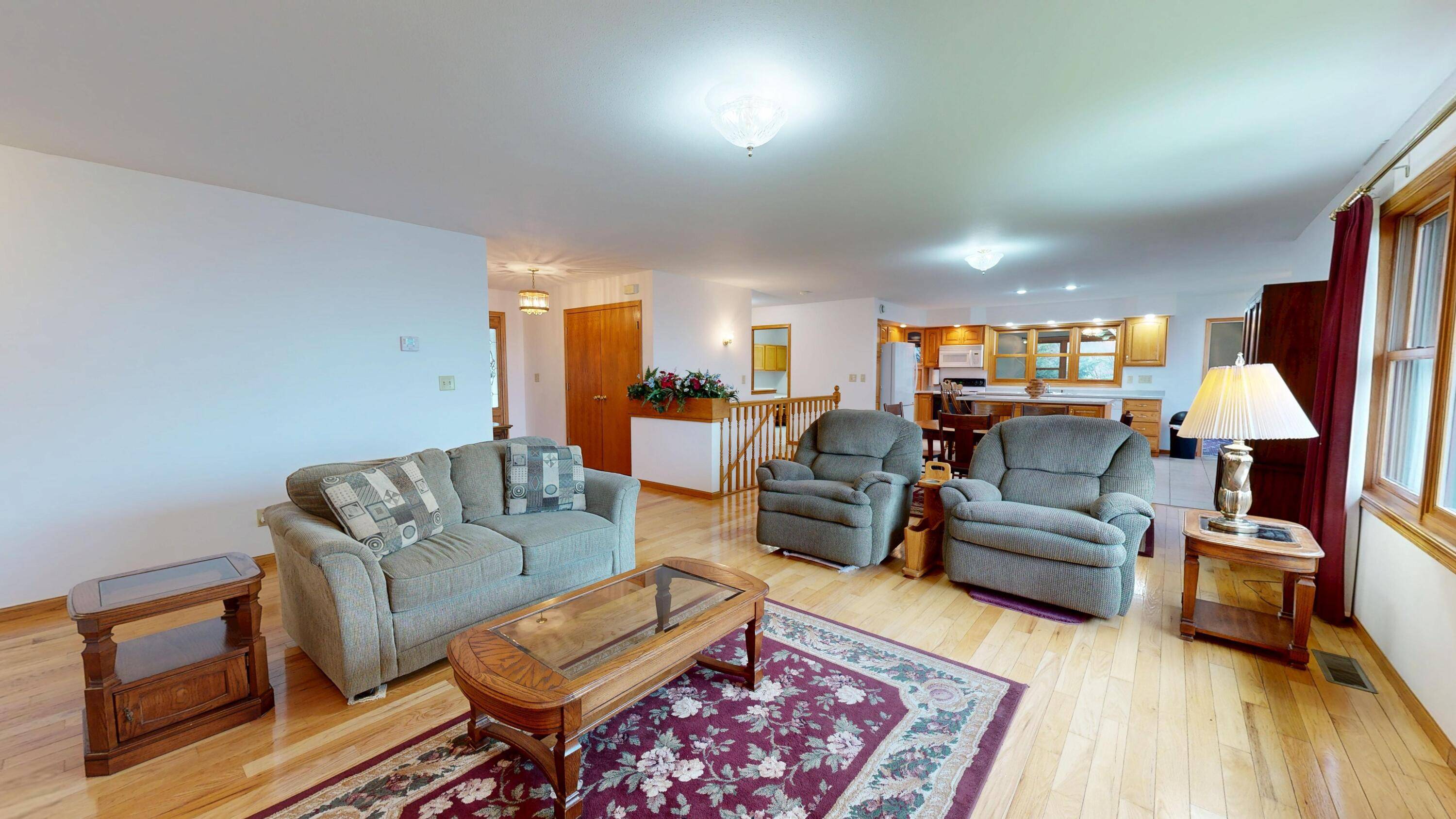 Genoa, WI 54632,302 Hickory Rd