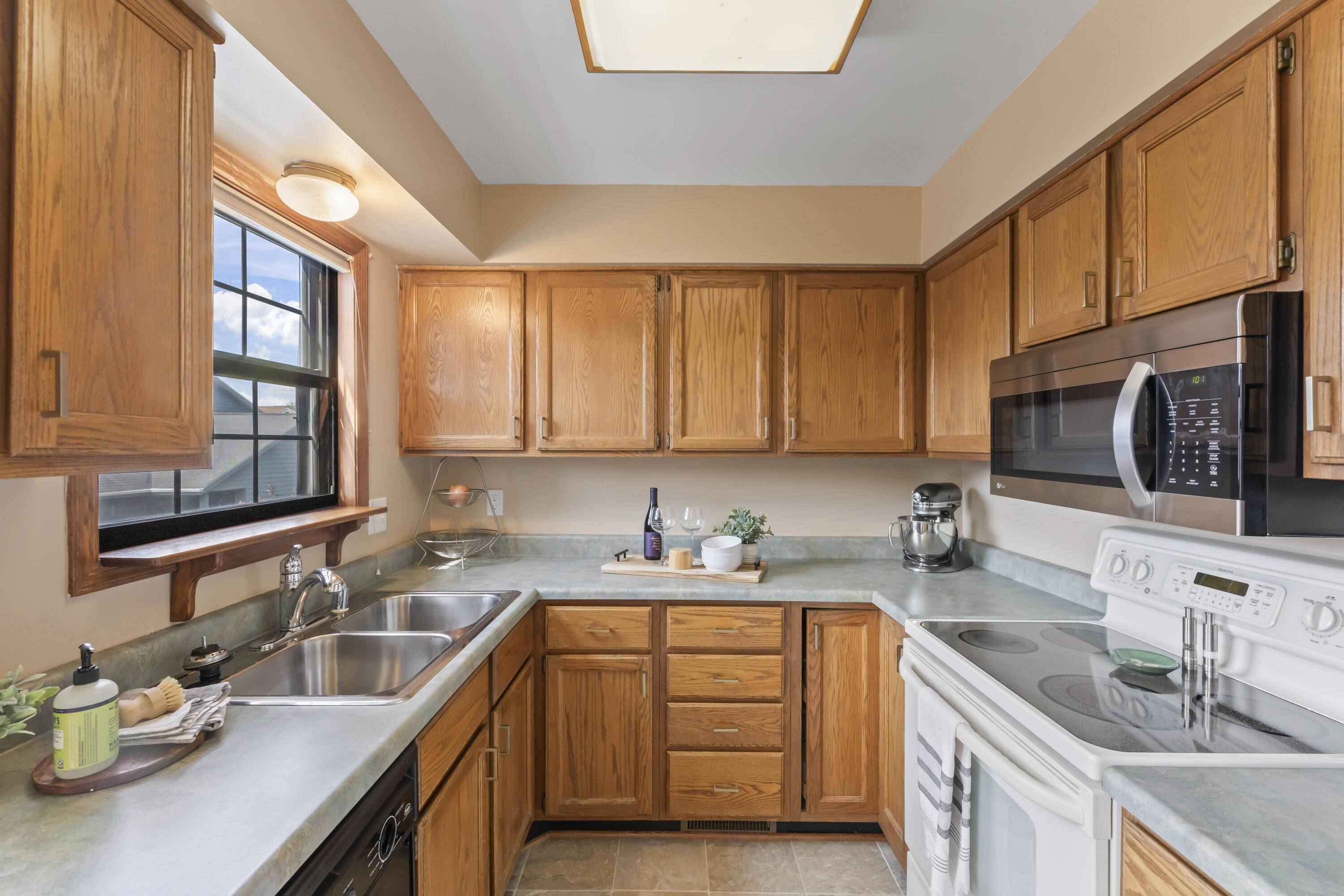 Pewaukee, WI 53072,353 Lexington Ct Unit A