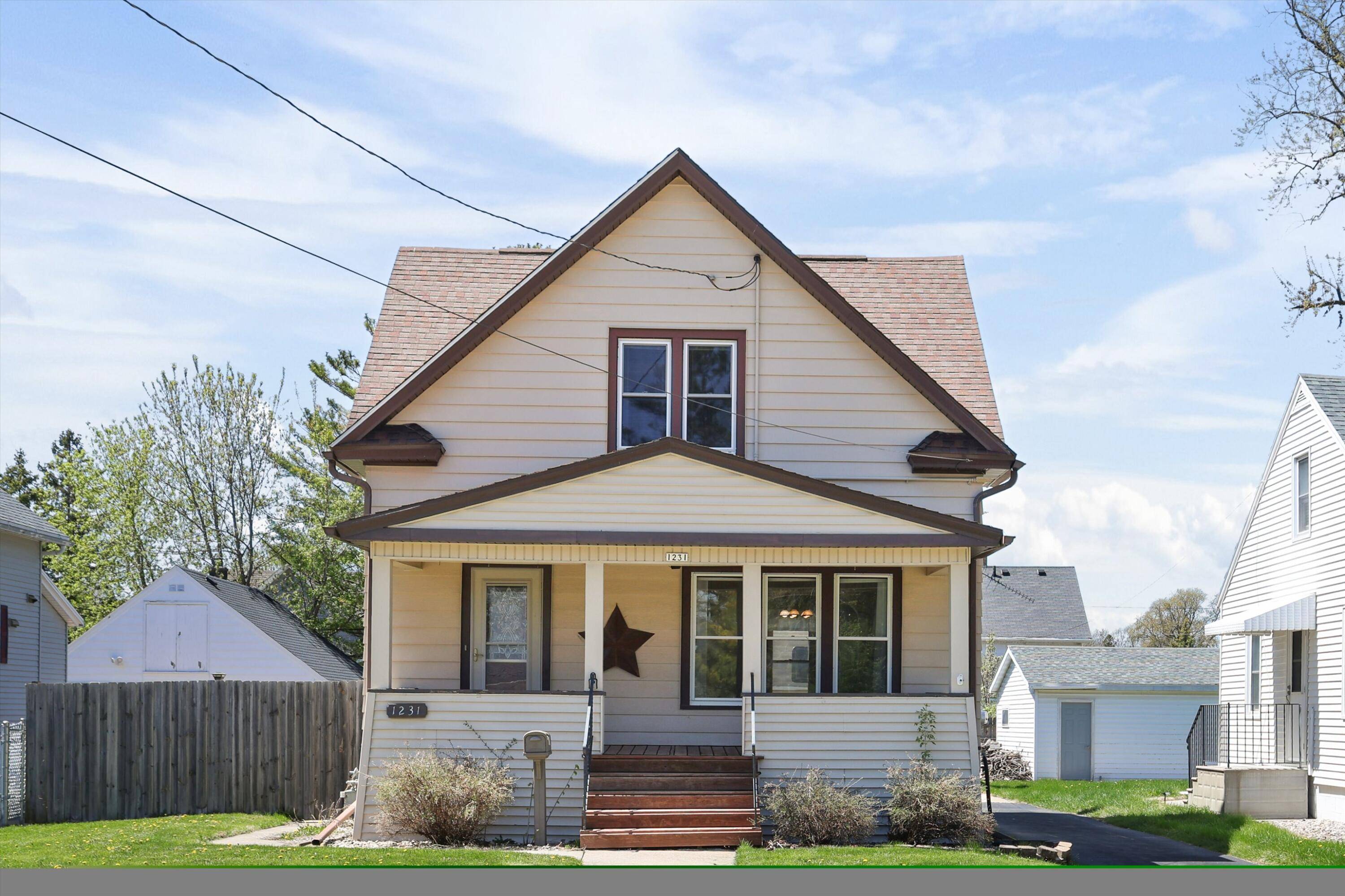 Oshkosh, WI 54901,1231 Eastman St