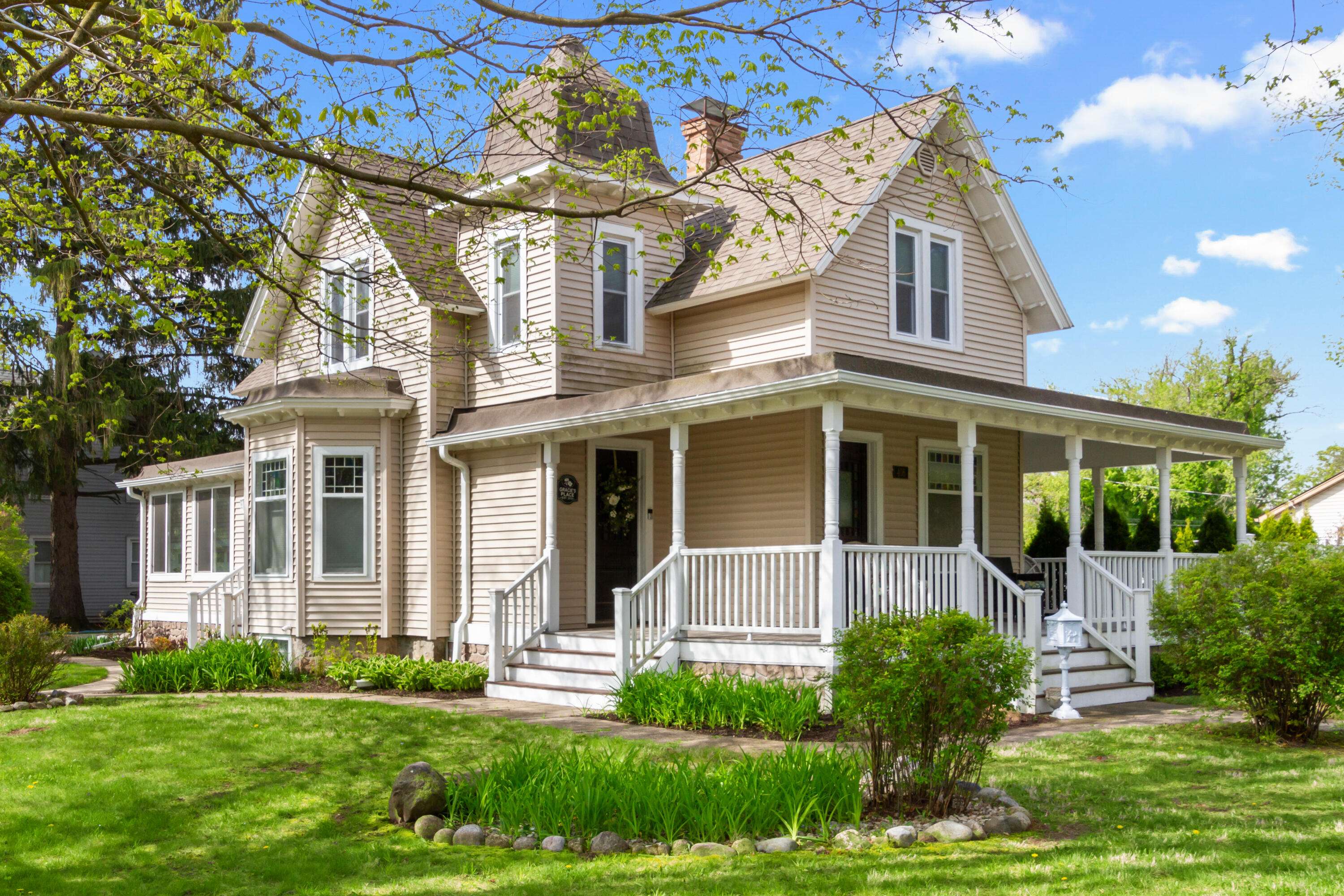 Lake Geneva, WI 53147,406 Haskins St