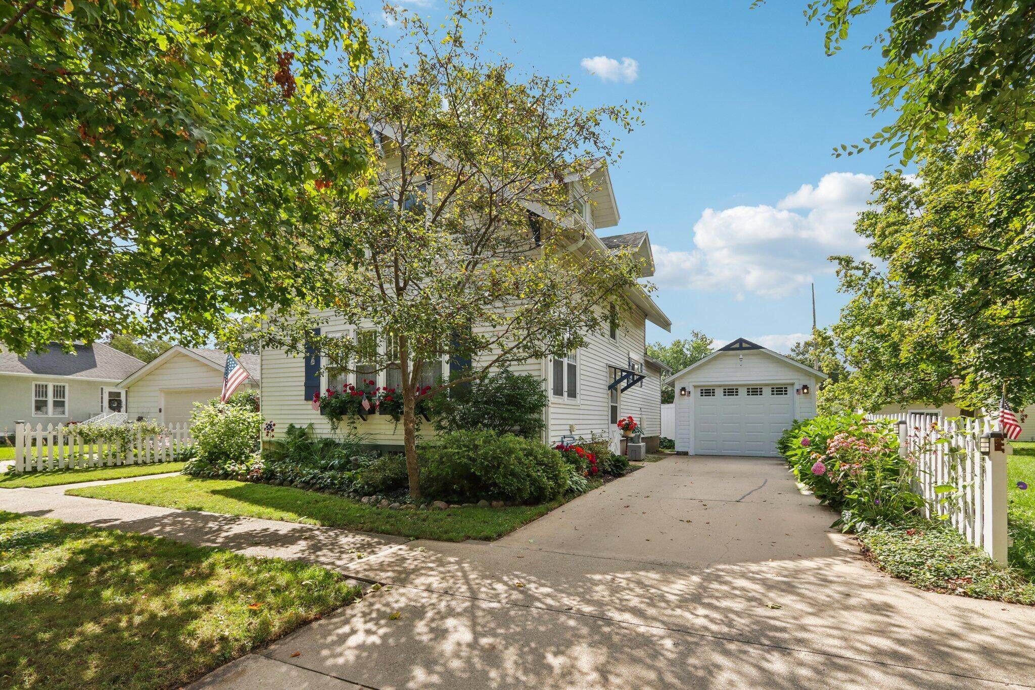 Lake Geneva, WI 53147,1116 Dodge St