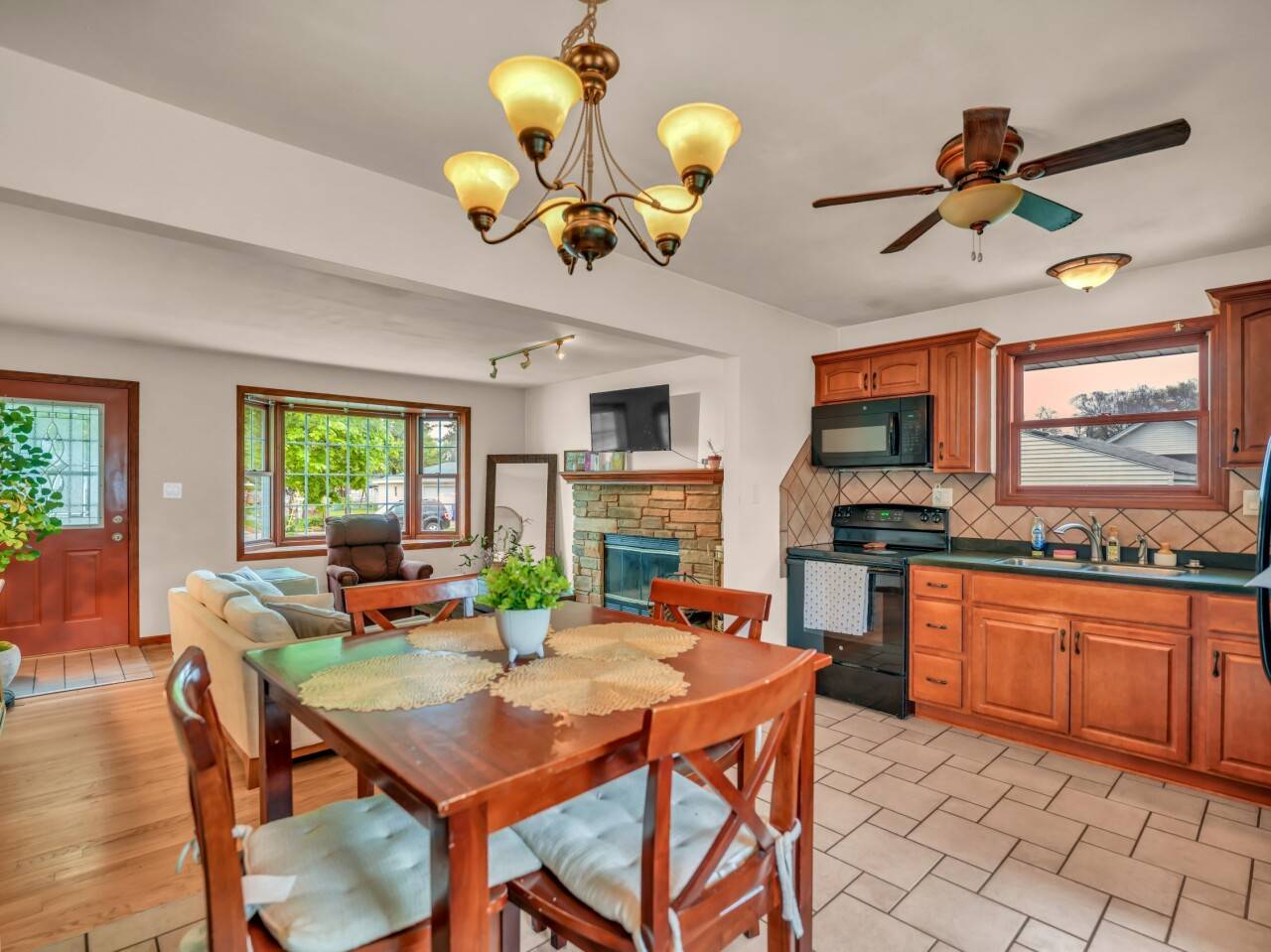 Kenosha, WI 53140,2617 28th St