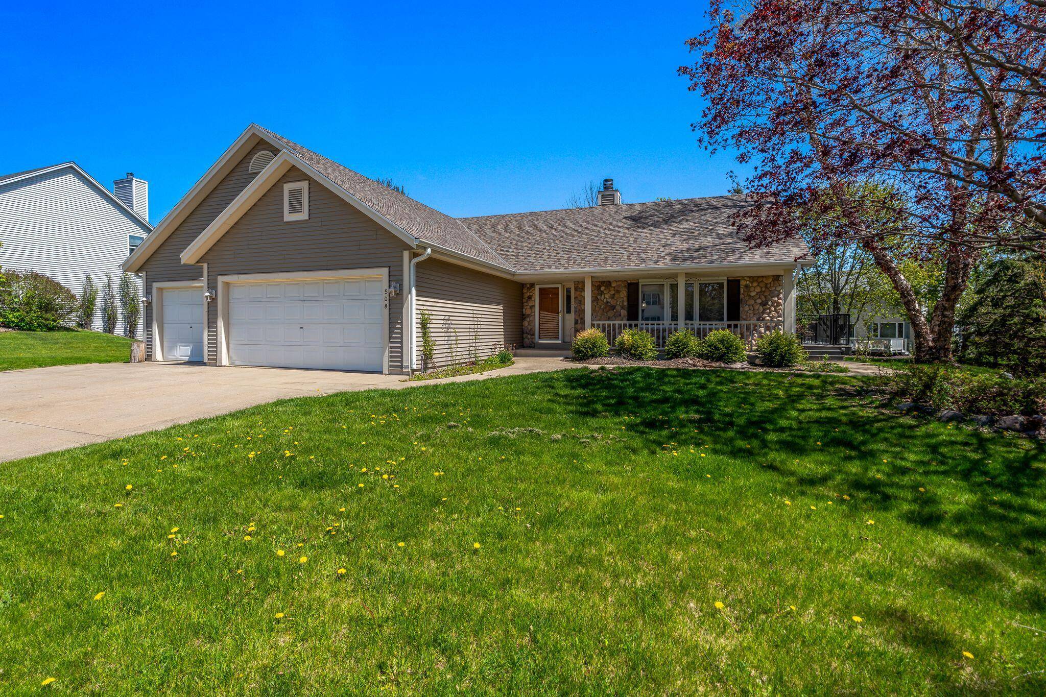 Mukwonago, WI 53149,508 Eastern Trl