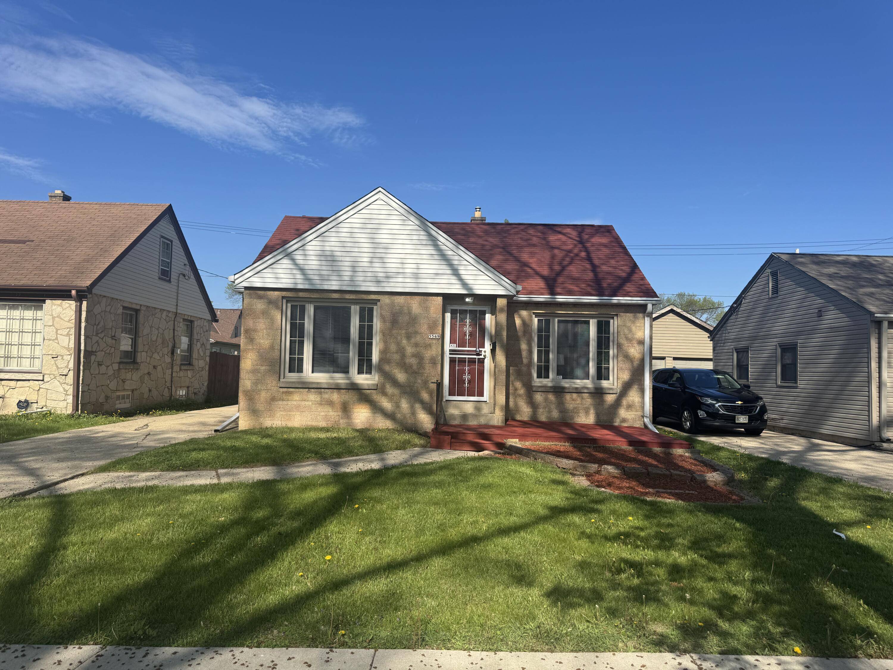 Milwaukee, WI 53218,5549 N 52nd St