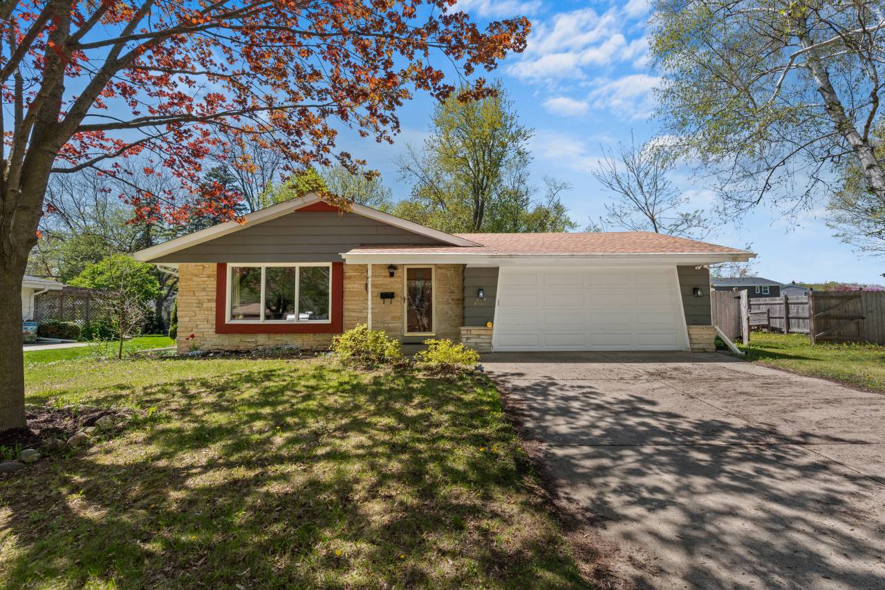 Cedarburg, WI 53012,W63N985 Holly Ln