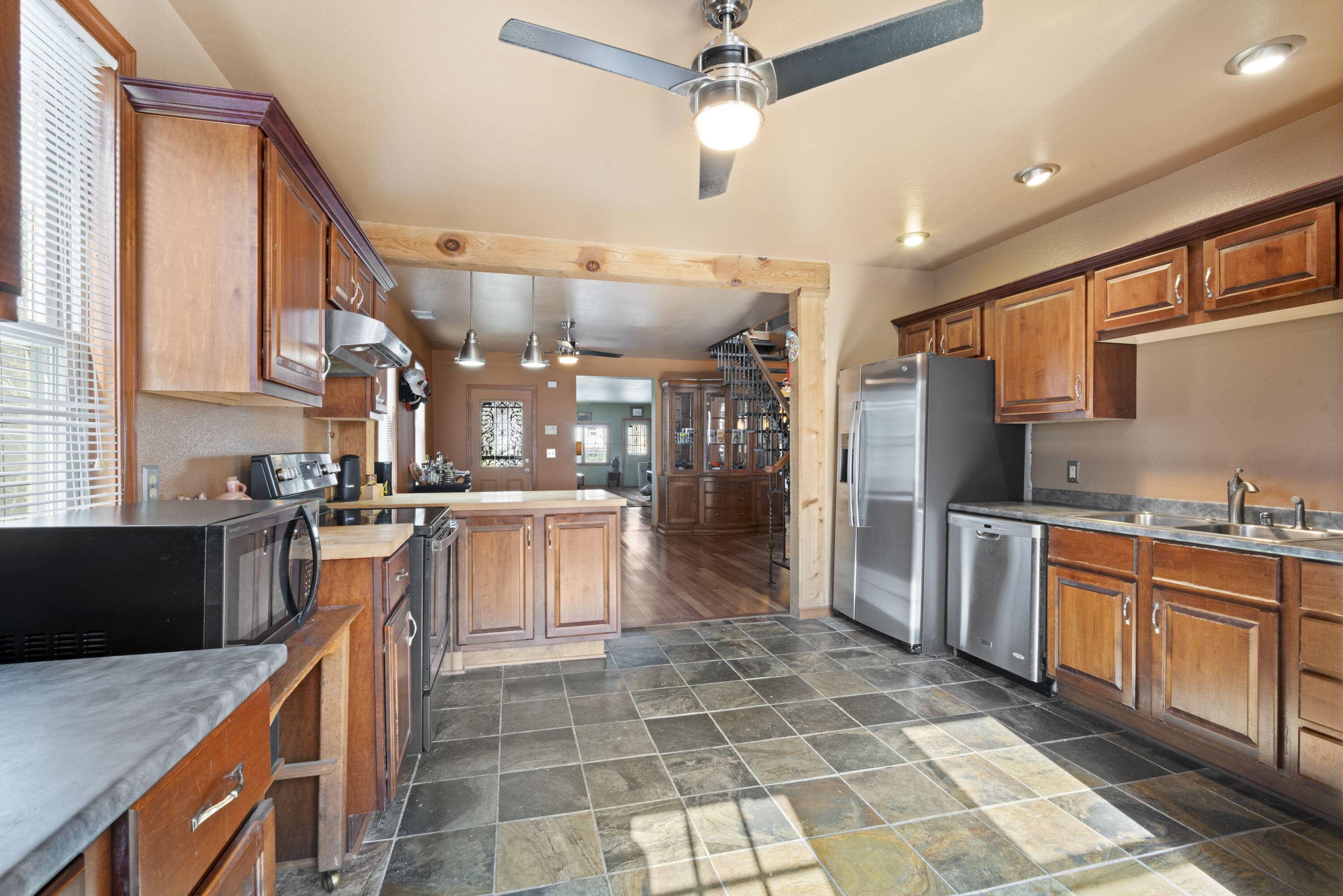Milwaukee, WI 53202,1806 N Arlington Pl