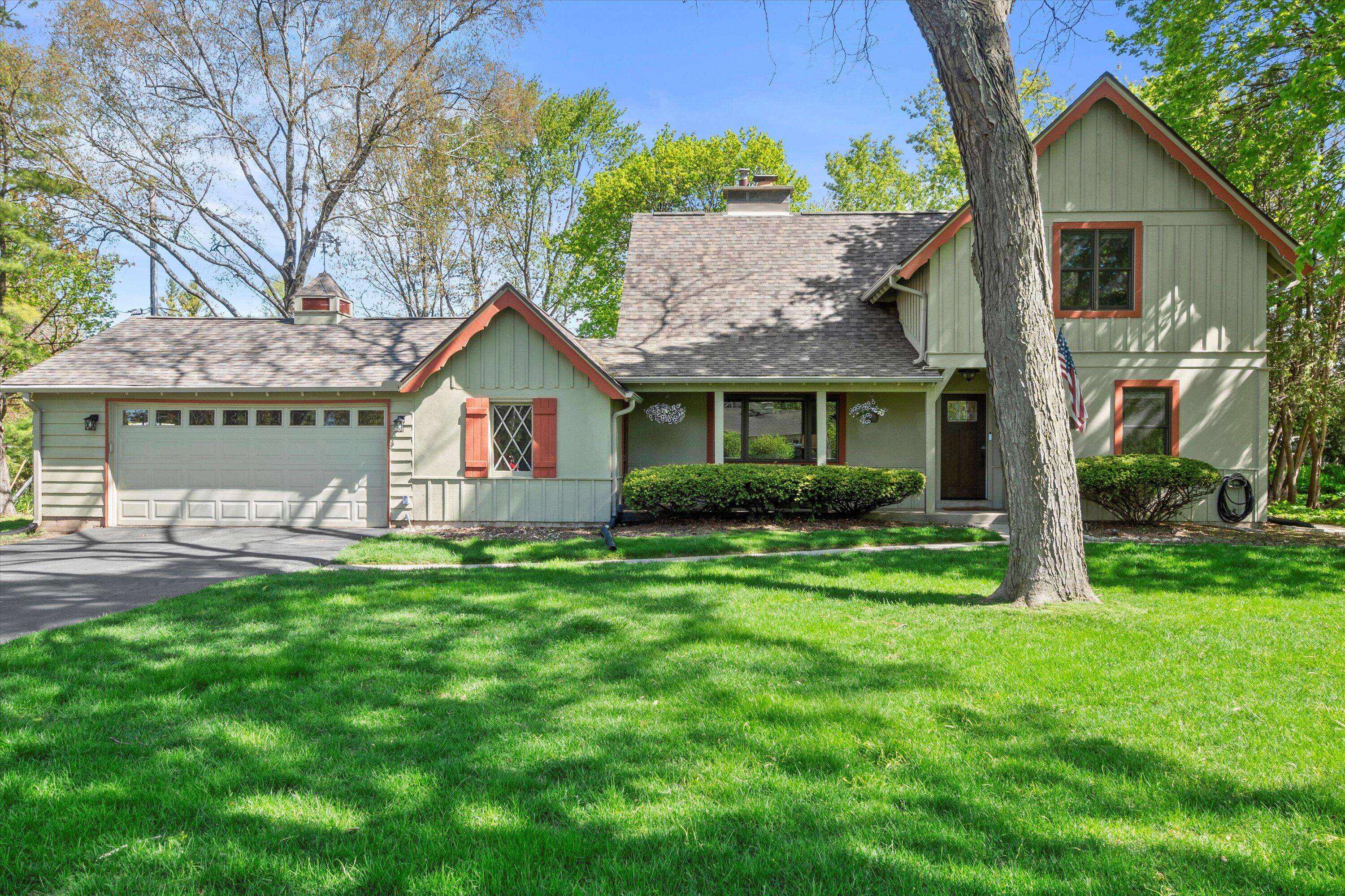 Glendale, WI 53217,530 W Acacia Rd