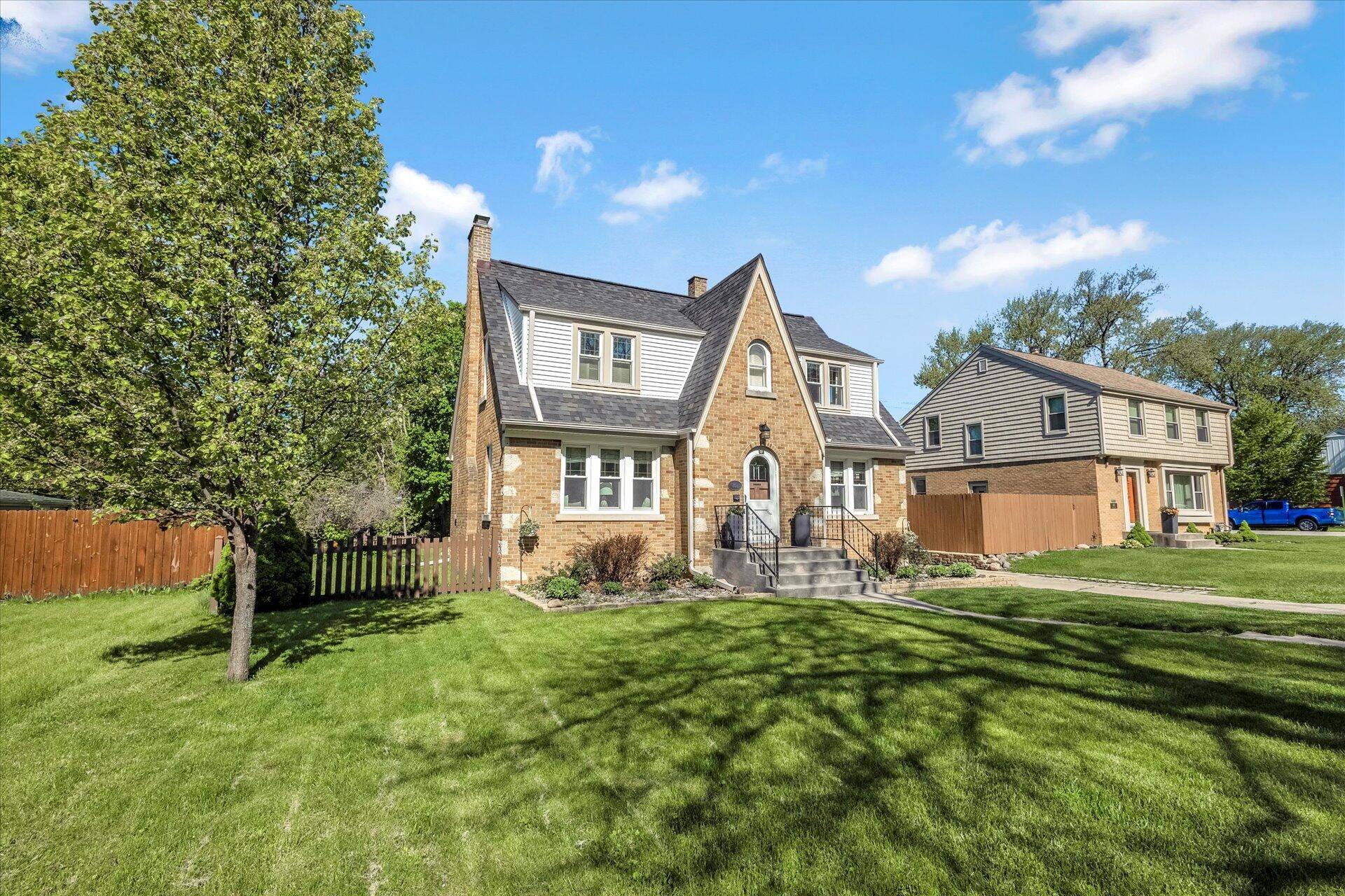 South Milwaukee, WI 53172,202 Lake Dr