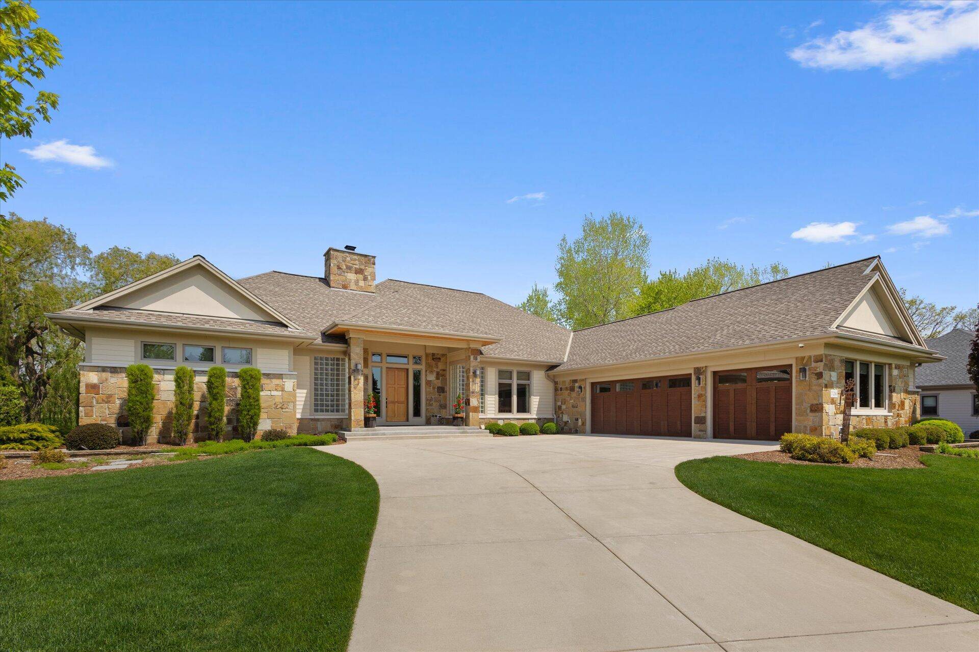 Franklin, WI 53132,7216 W Fox Haven Ct