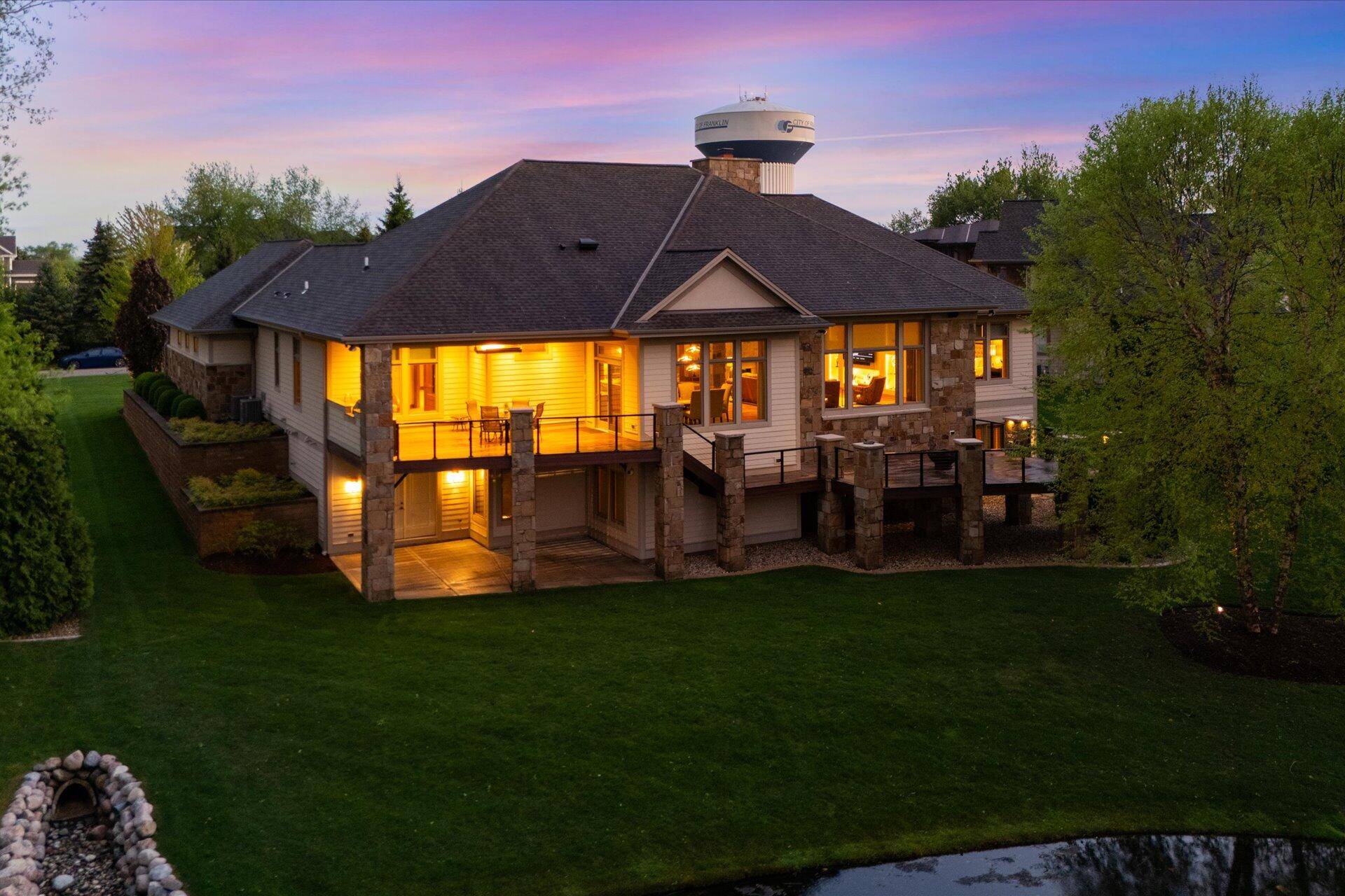 Franklin, WI 53132,7216 W Fox Haven Ct