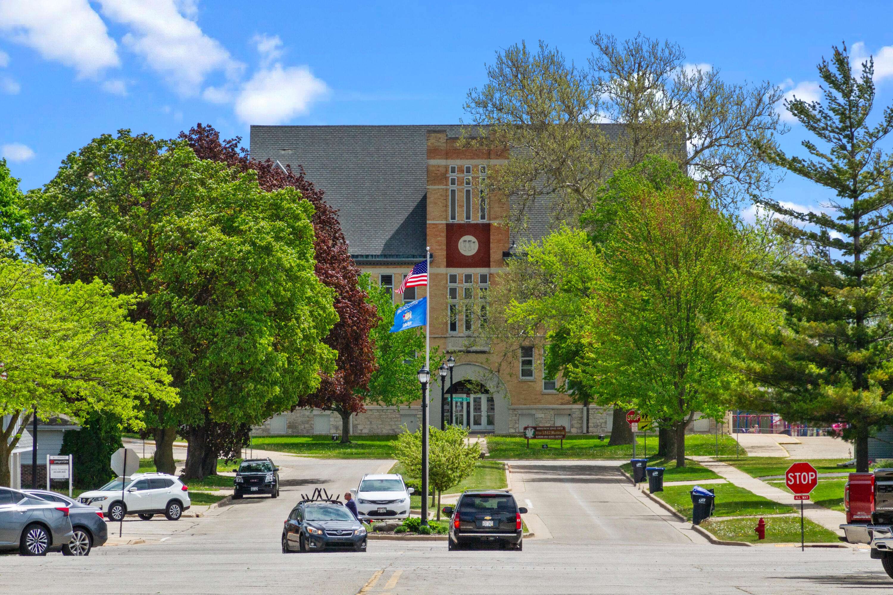Elkhorn, WI 53121,9 S Wisconsin St