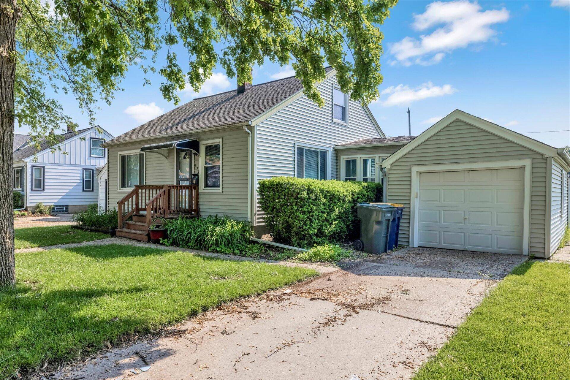 West Allis, WI 53214,932 S 86th St