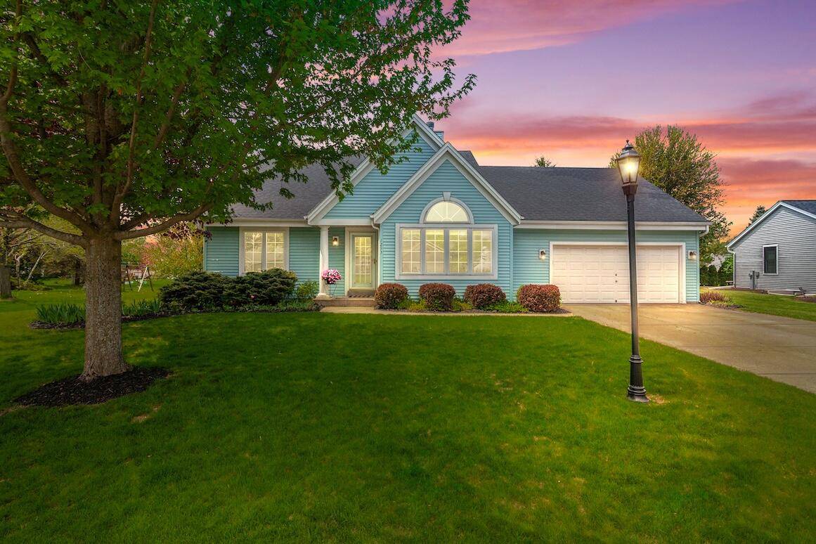 Pewaukee, WI 53072,1293 Chesterwood Ln