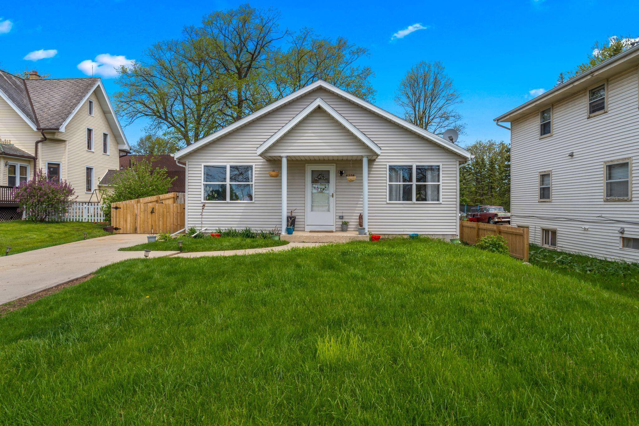 Saint Francis, WI 53235,4534 S Whitnall Ave