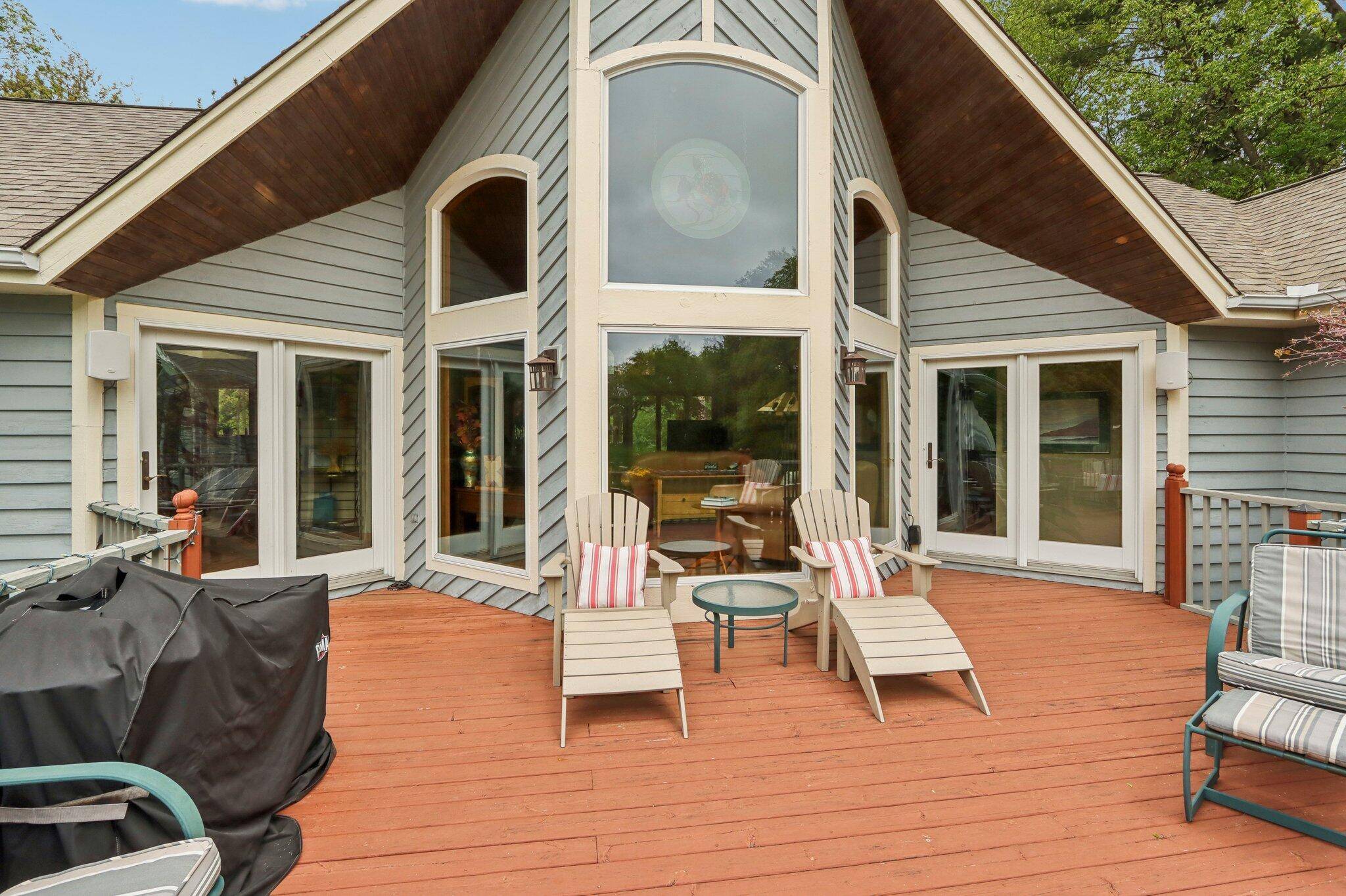 Lyons, WI 53105,6430 Briarwood Dr