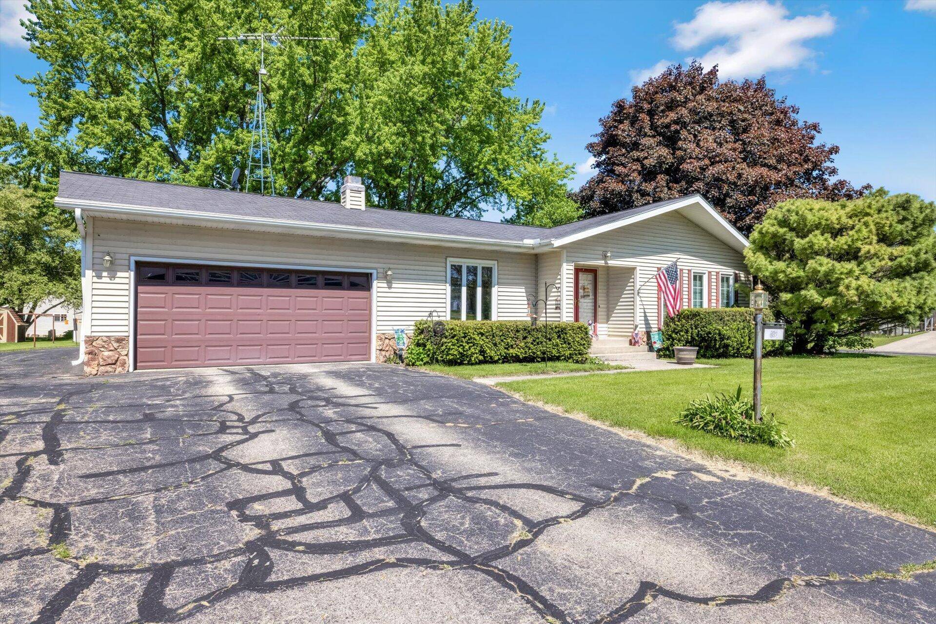 Rochester, WI 53105,402 Ryan Ave