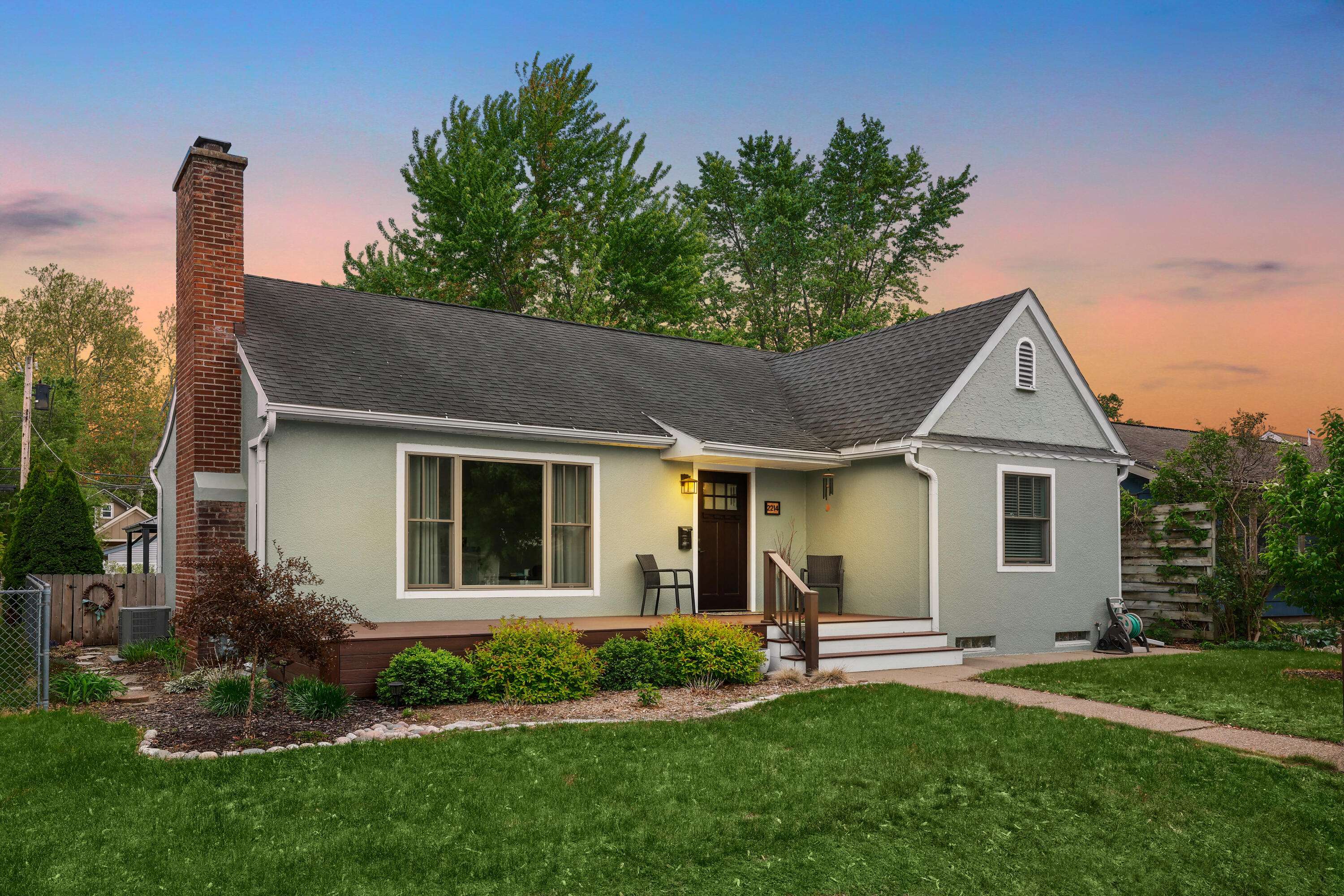 La Crosse, WI 54601,2214 Ferry St