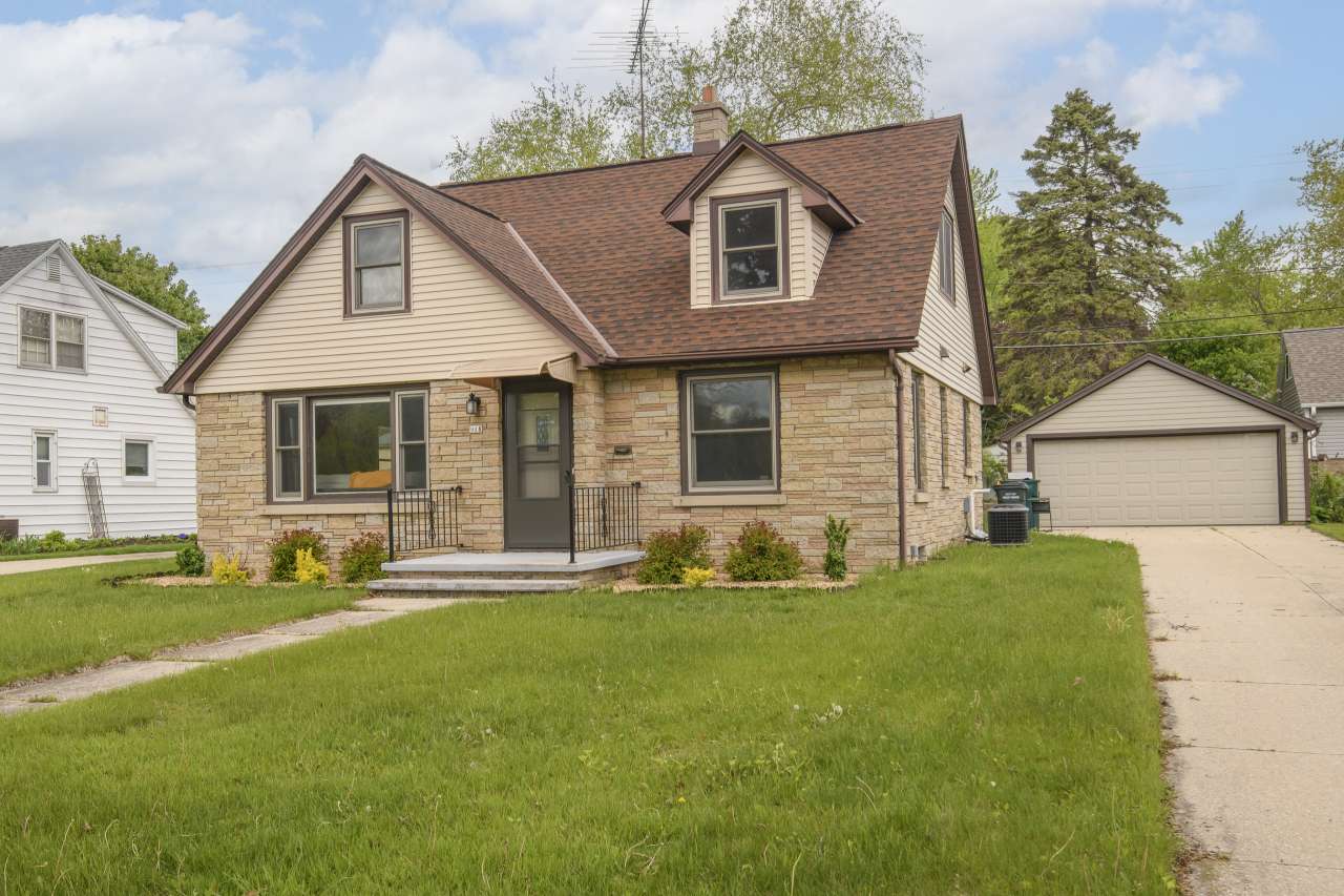 West Bend, WI 53090,918 Park Ave