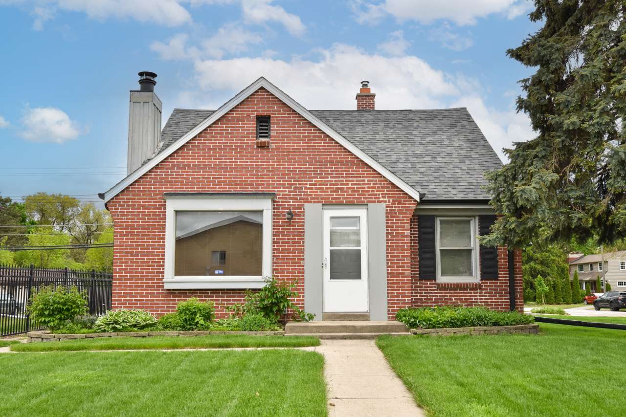 Milwaukee, WI 53225,10339 W Hampton Ave