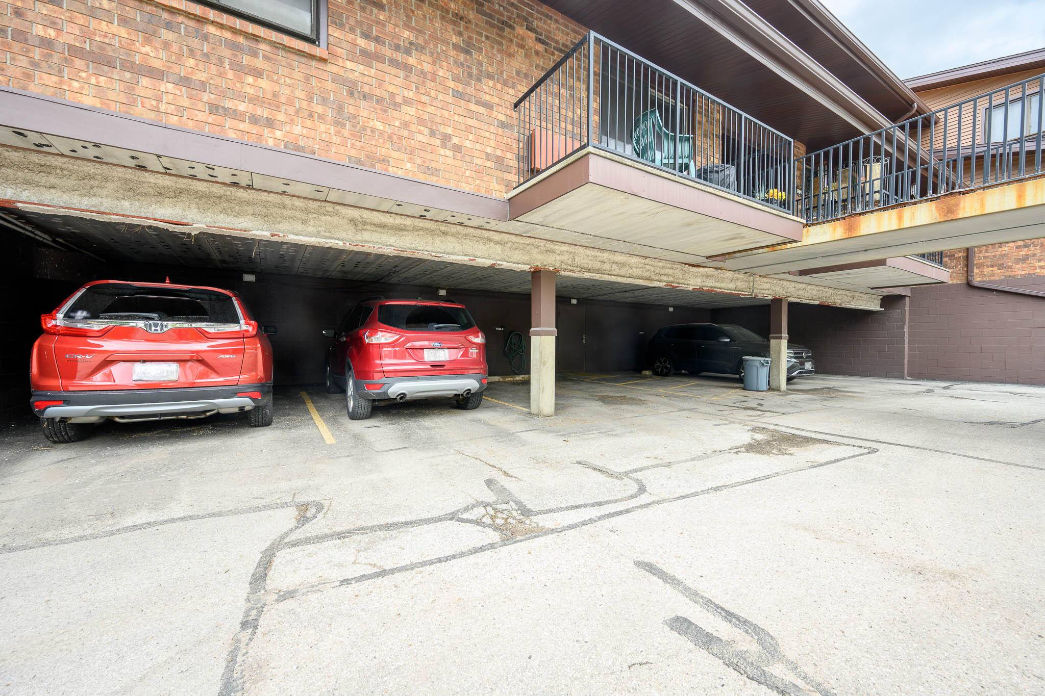 Greenfield, WI 53228,8525 W Waterford Ave Unit 1