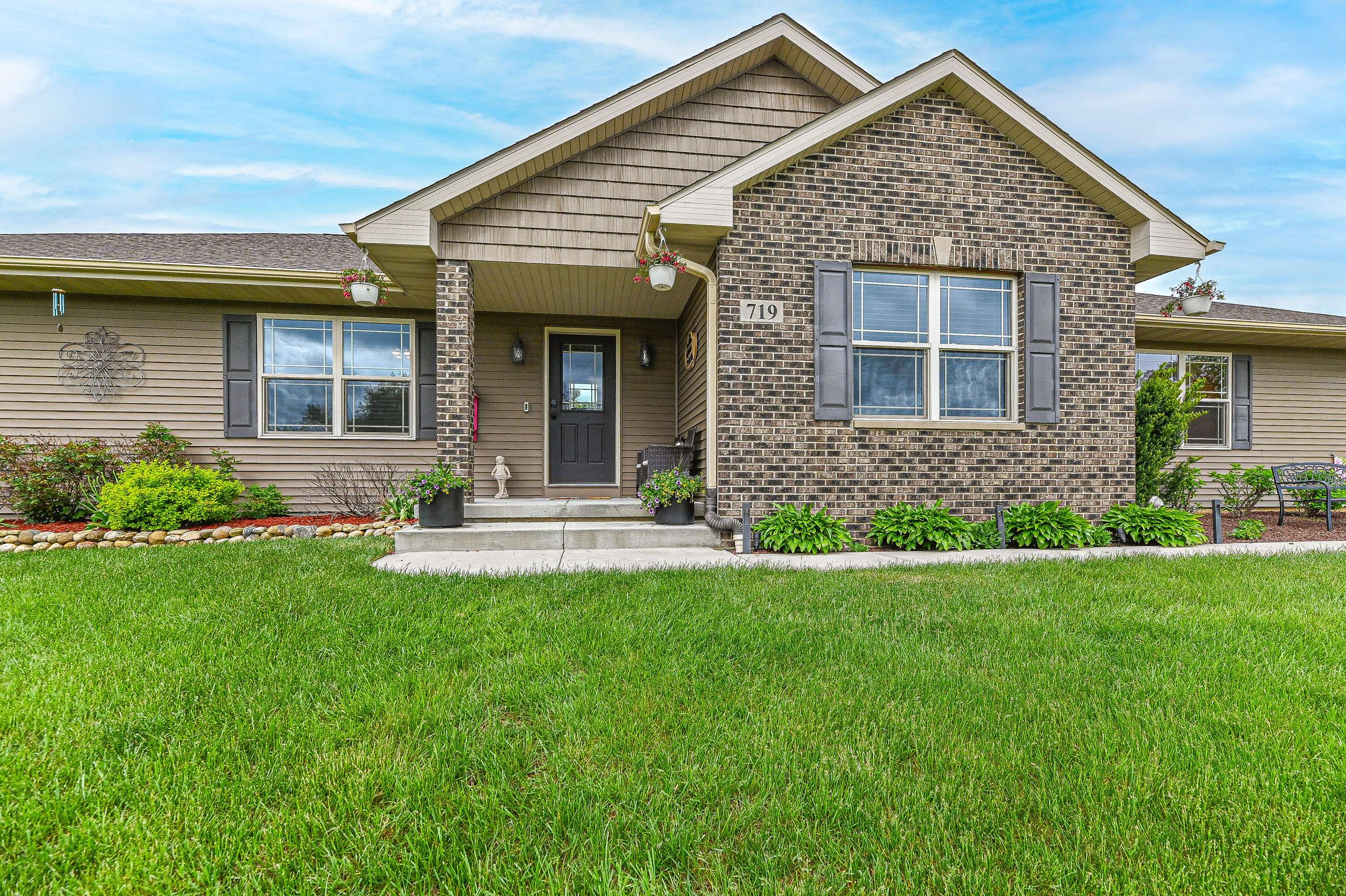 Twin Lakes, WI 53181,719 Grove Trl