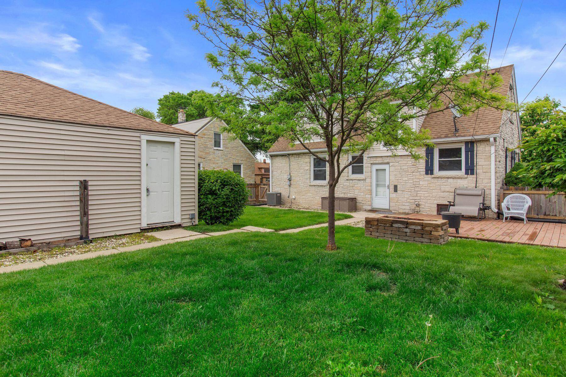 Greenfield, WI 53219,3237 S 44th St