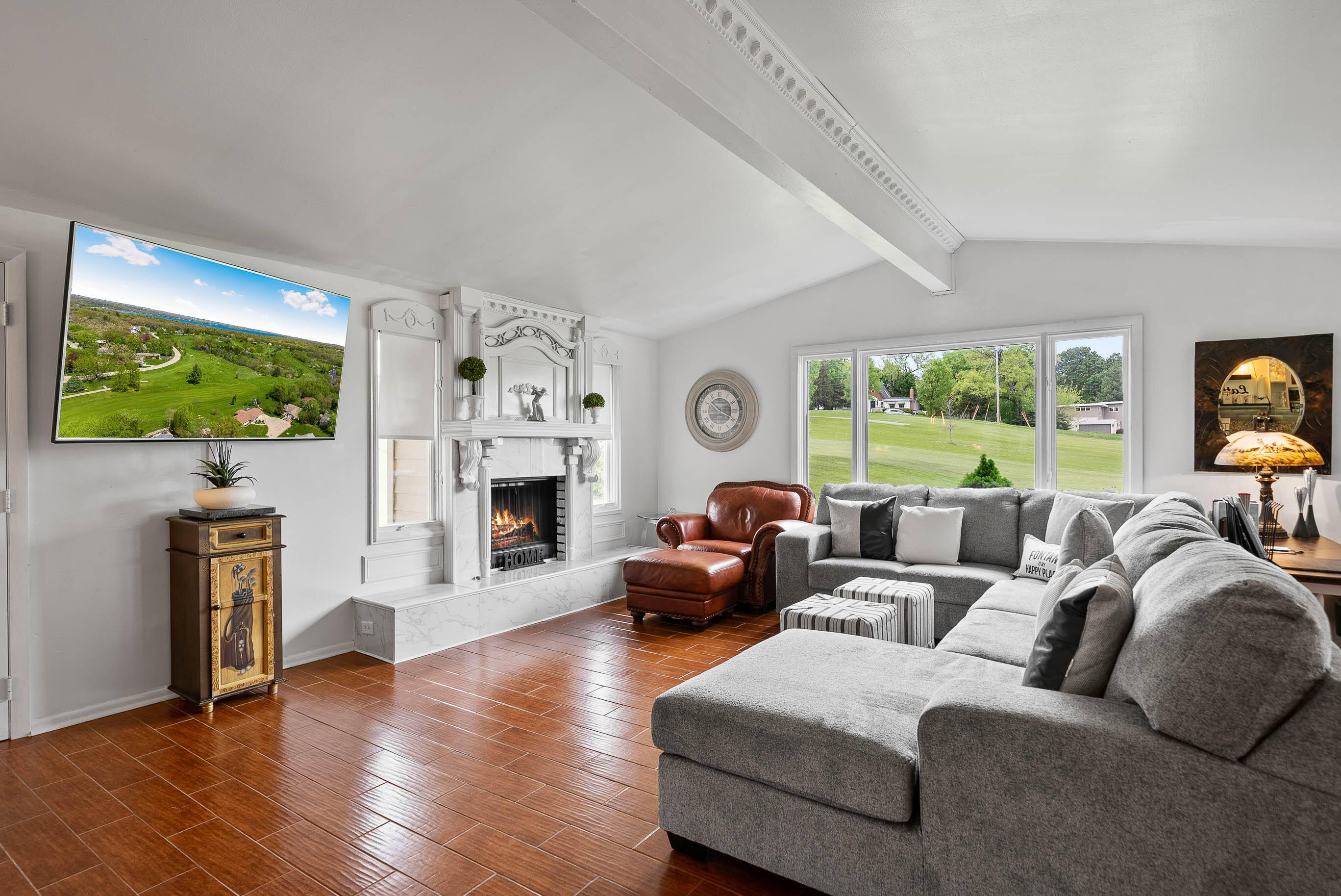 Fontana, WI 53125,262 Castle Ter