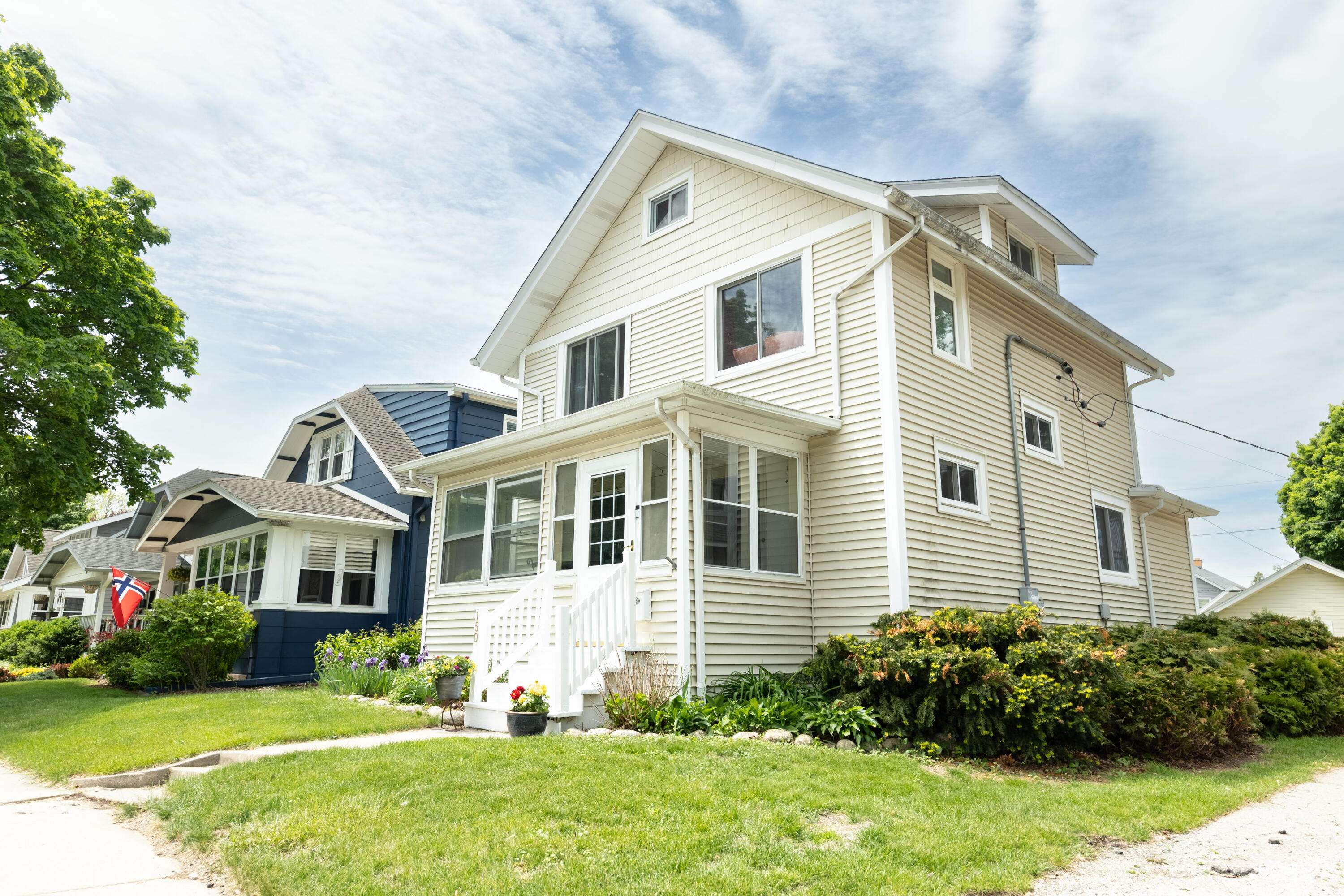 Waukesha, WI 53186,150 S James St