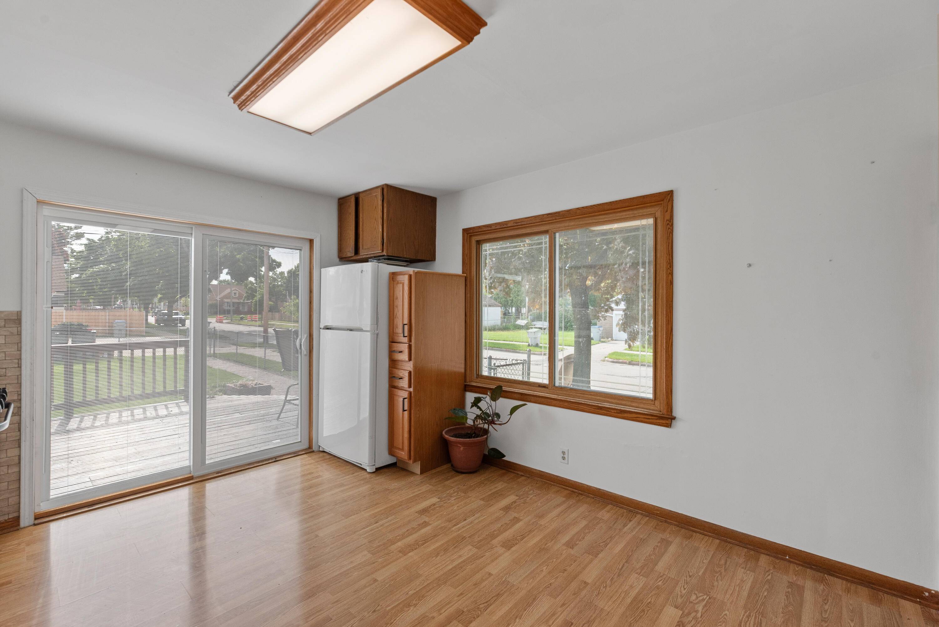 Milwaukee, WI 53221,3672 S 23rd St