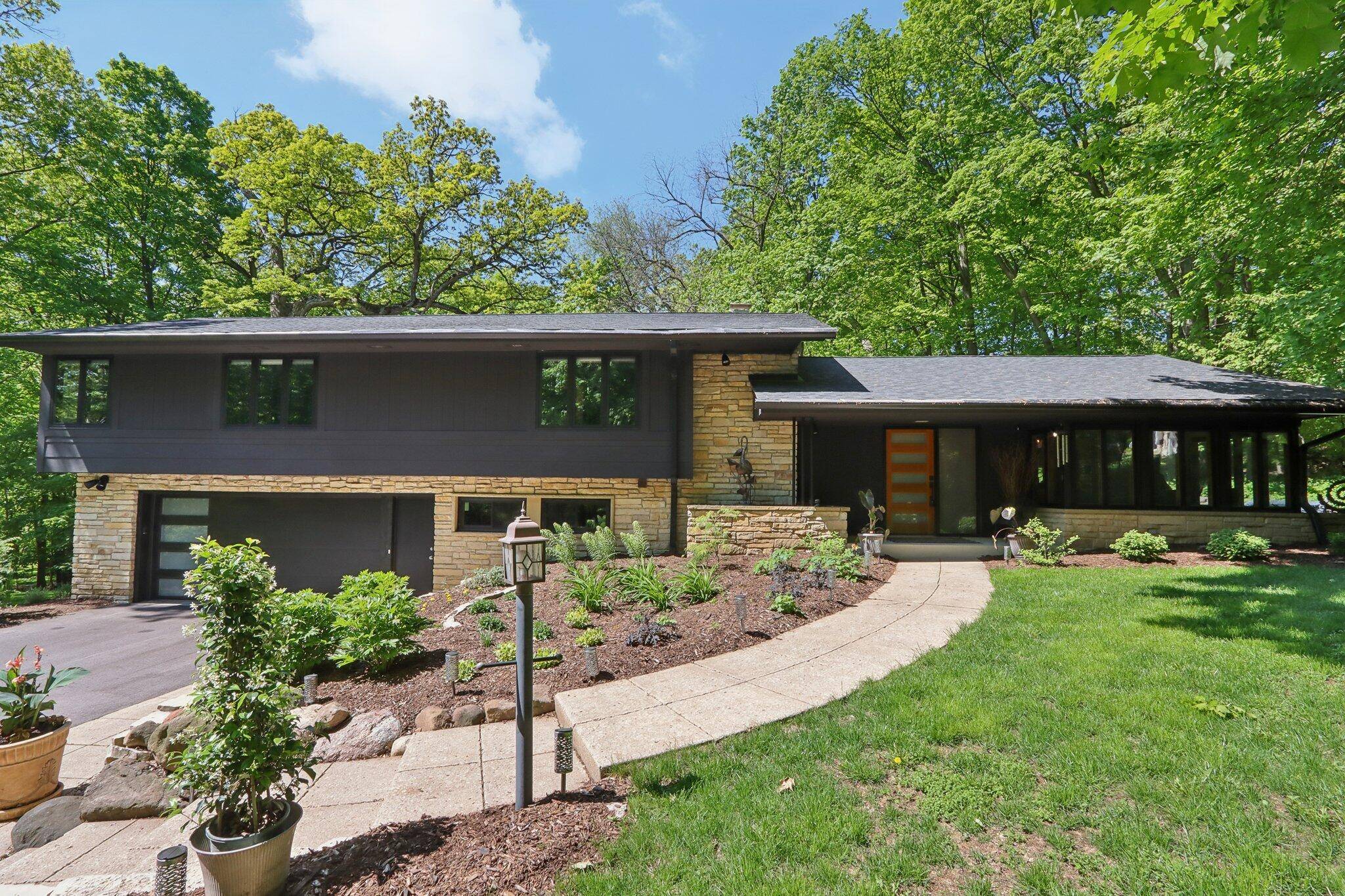 Brookfield, WI 53005,1265 Valley Ridge Dr