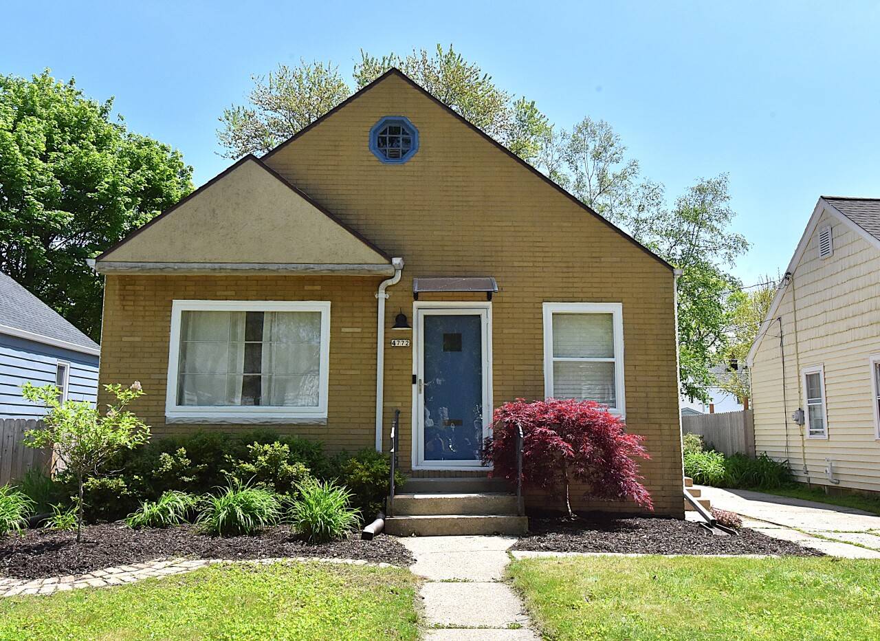 Whitefish Bay, WI 53211,4772 N Diversey Blvd
