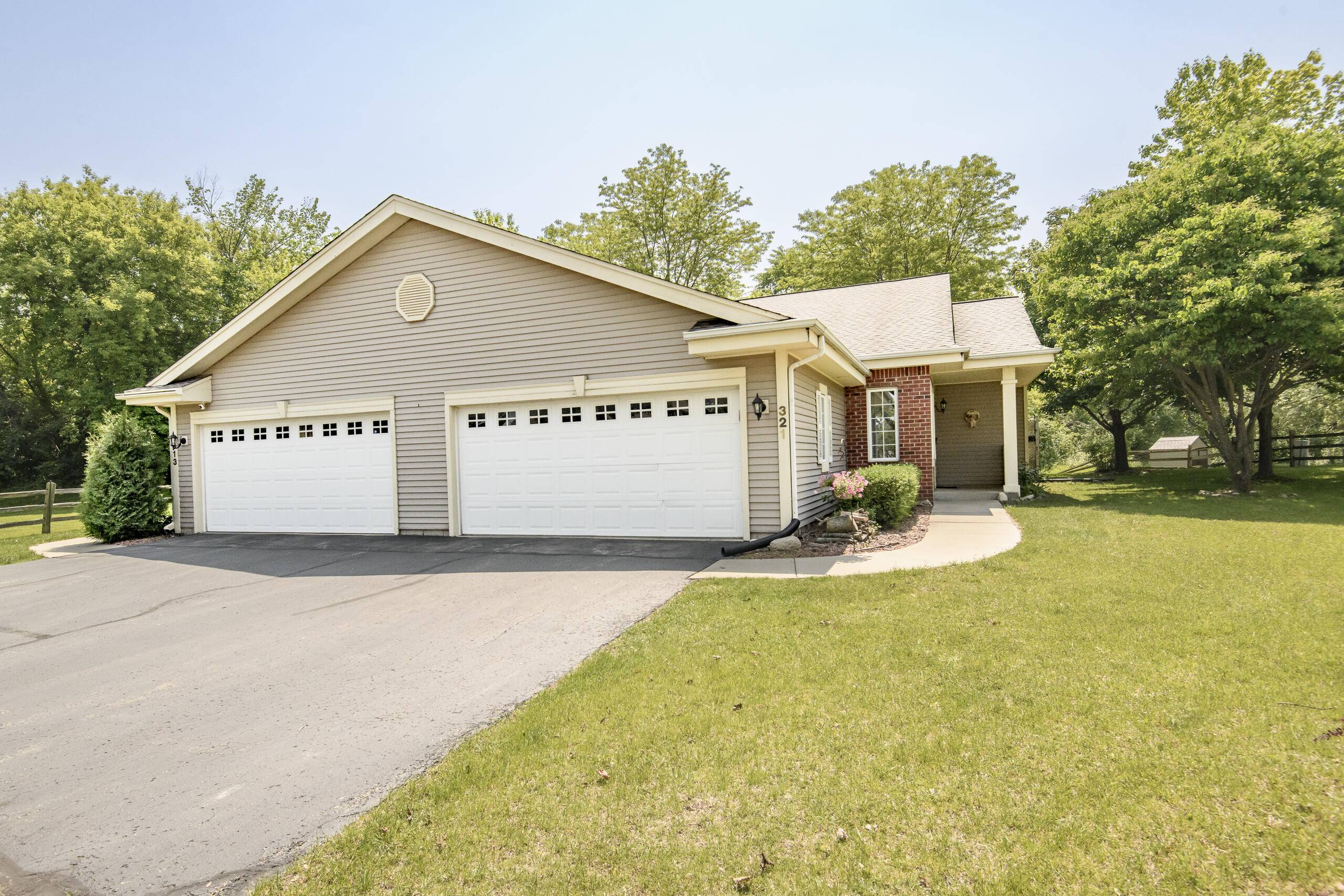 Pewaukee, WI 53072,321 Nicole Ct