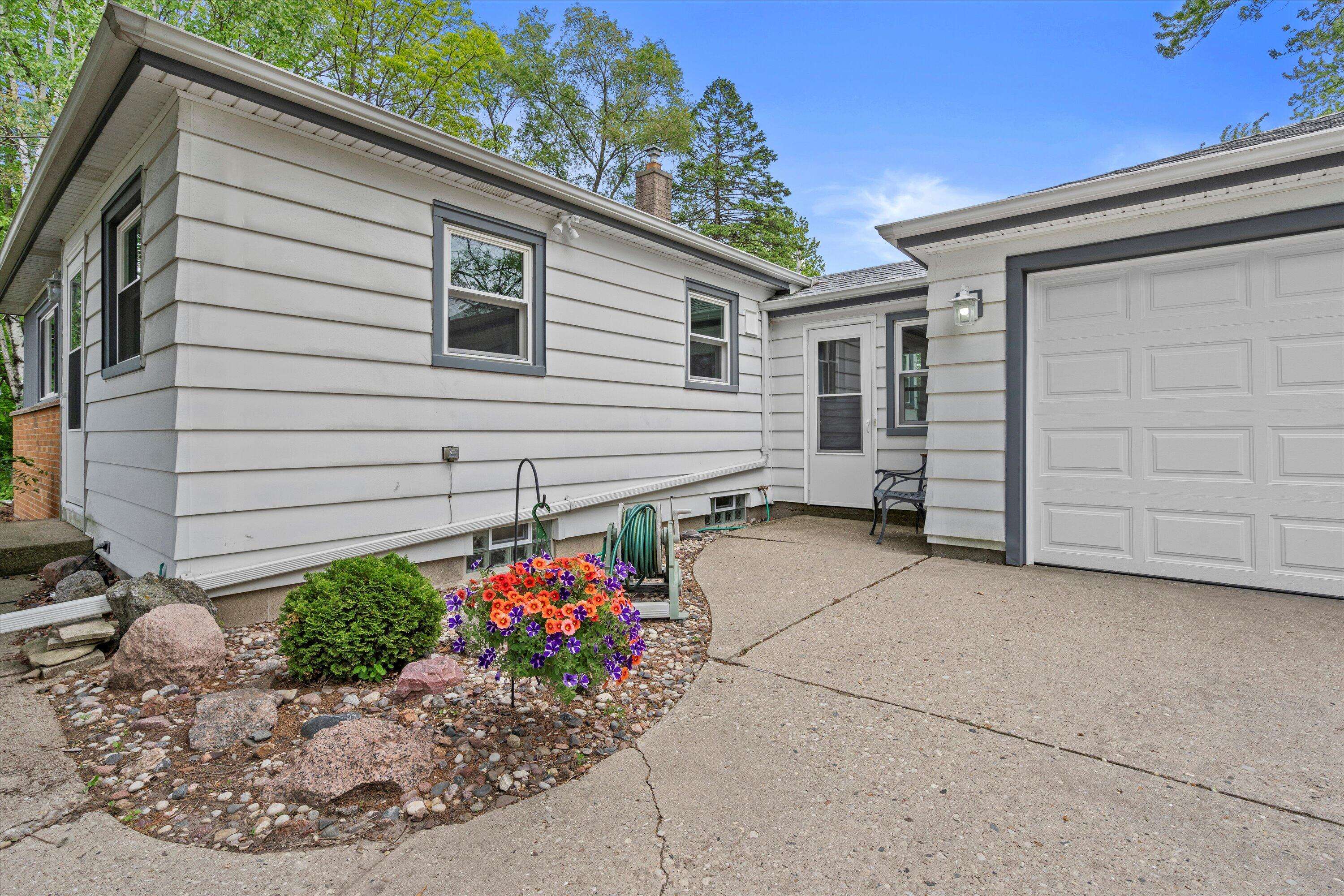 Greenfield, WI 53228,11917 W Beloit Rd